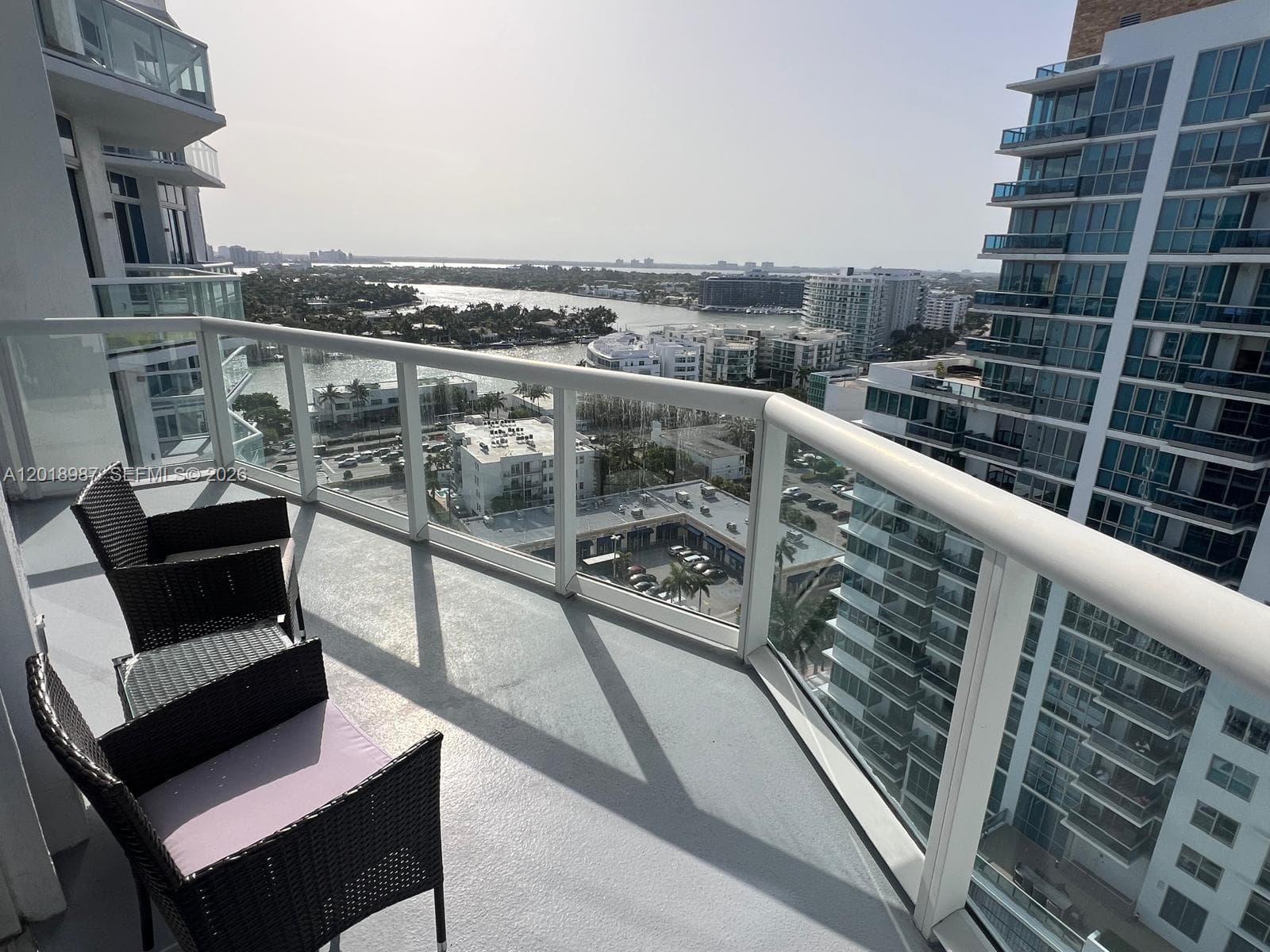 A12018987 — Miami Beach — 4