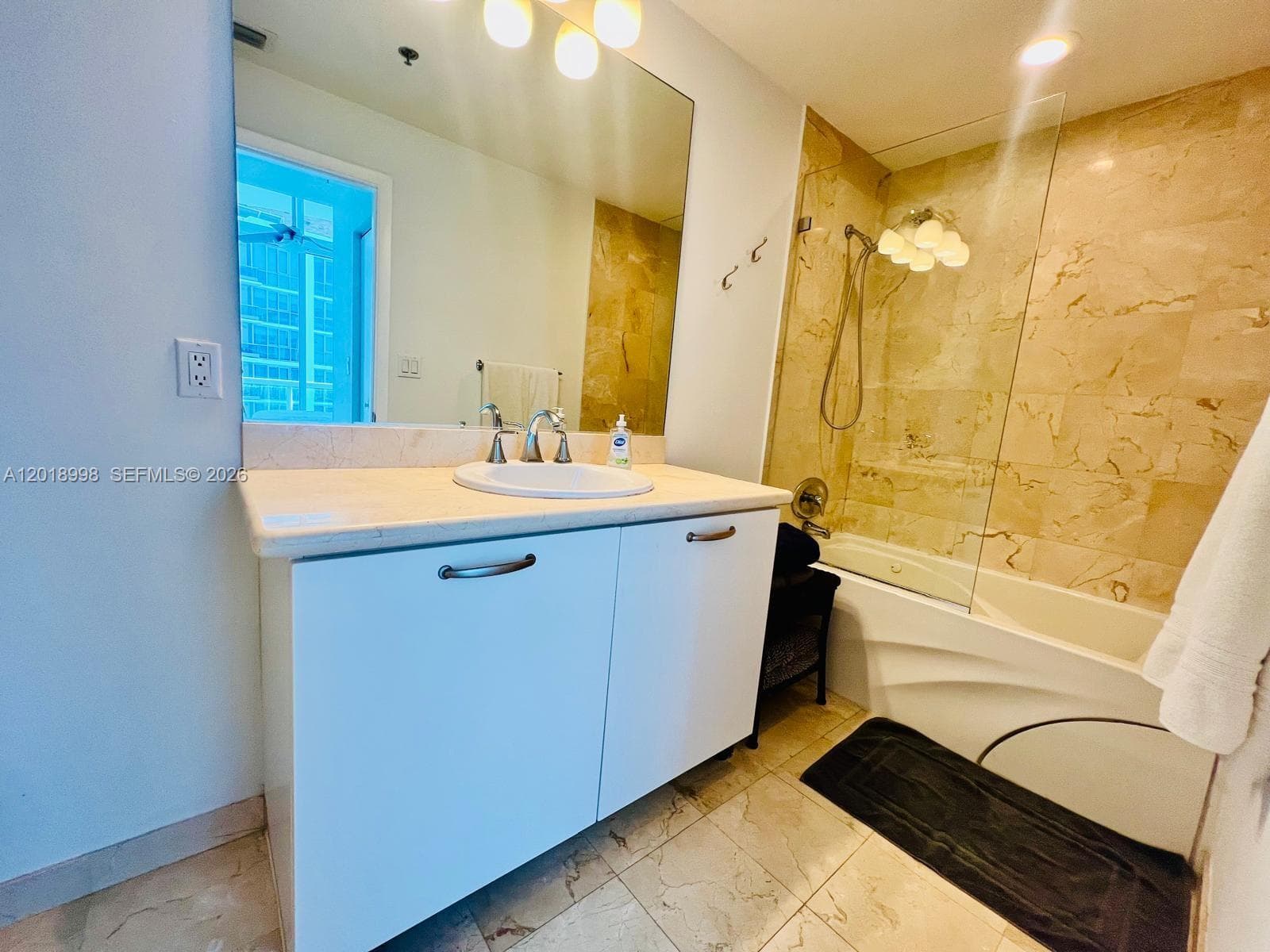 A12018998 — Miami Beach — 12
