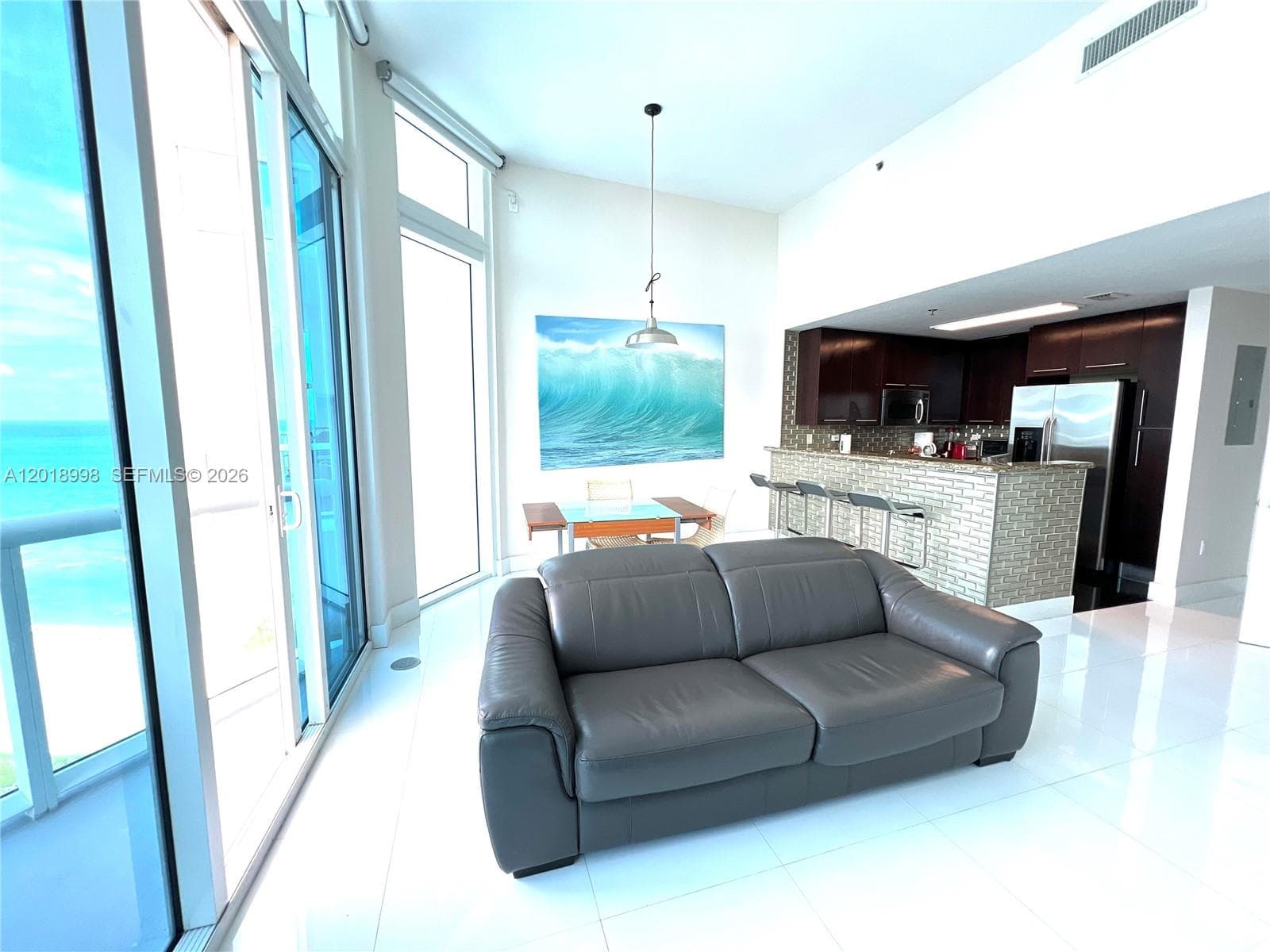 A12018998 — Miami Beach — 5