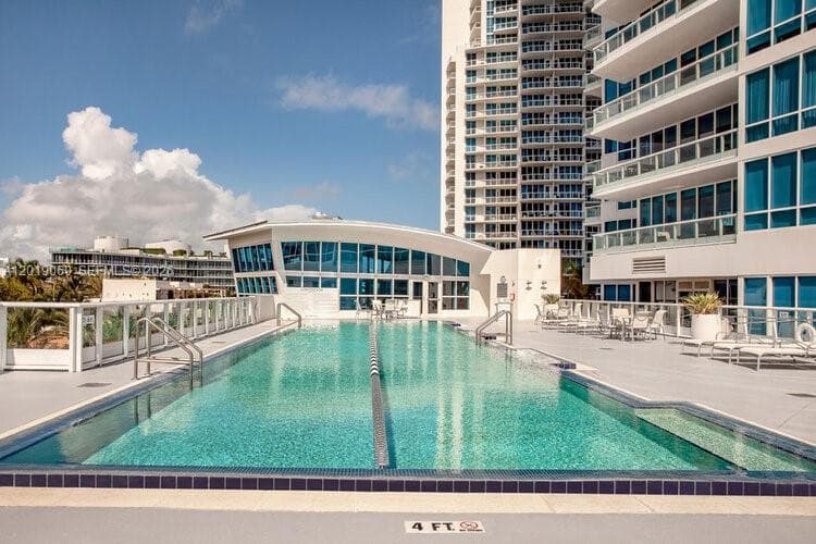 A12019060 — Miami Beach — 25