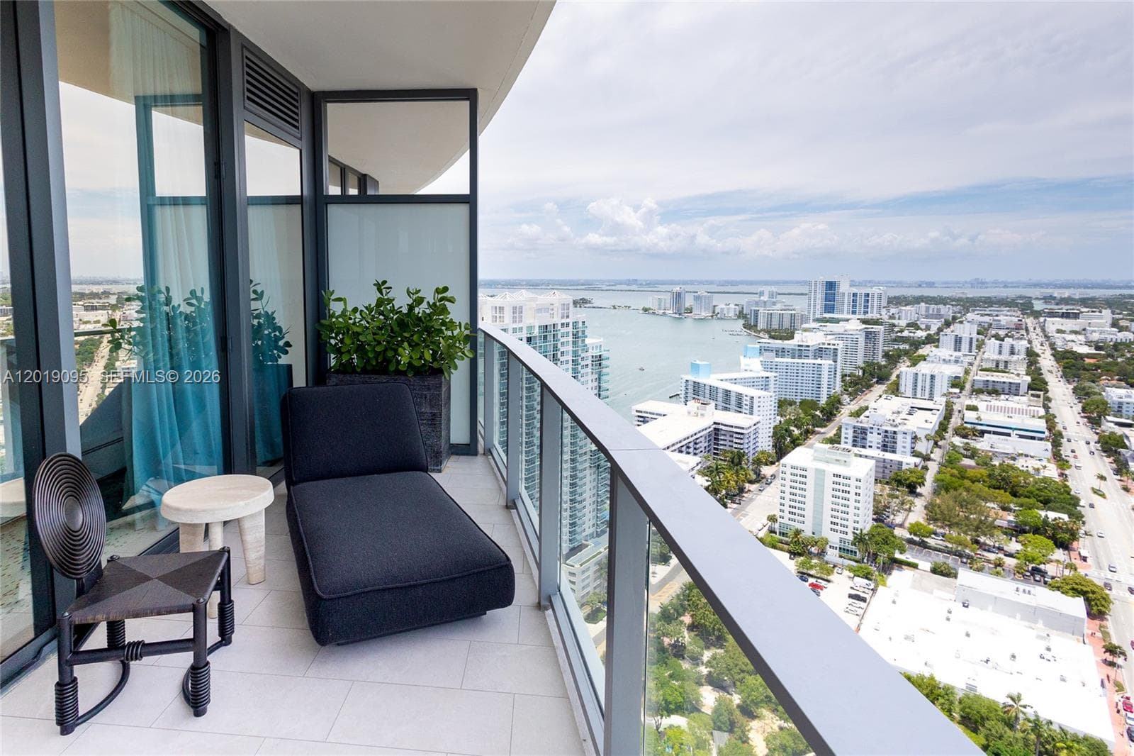 A12019095 — Miami Beach — 14