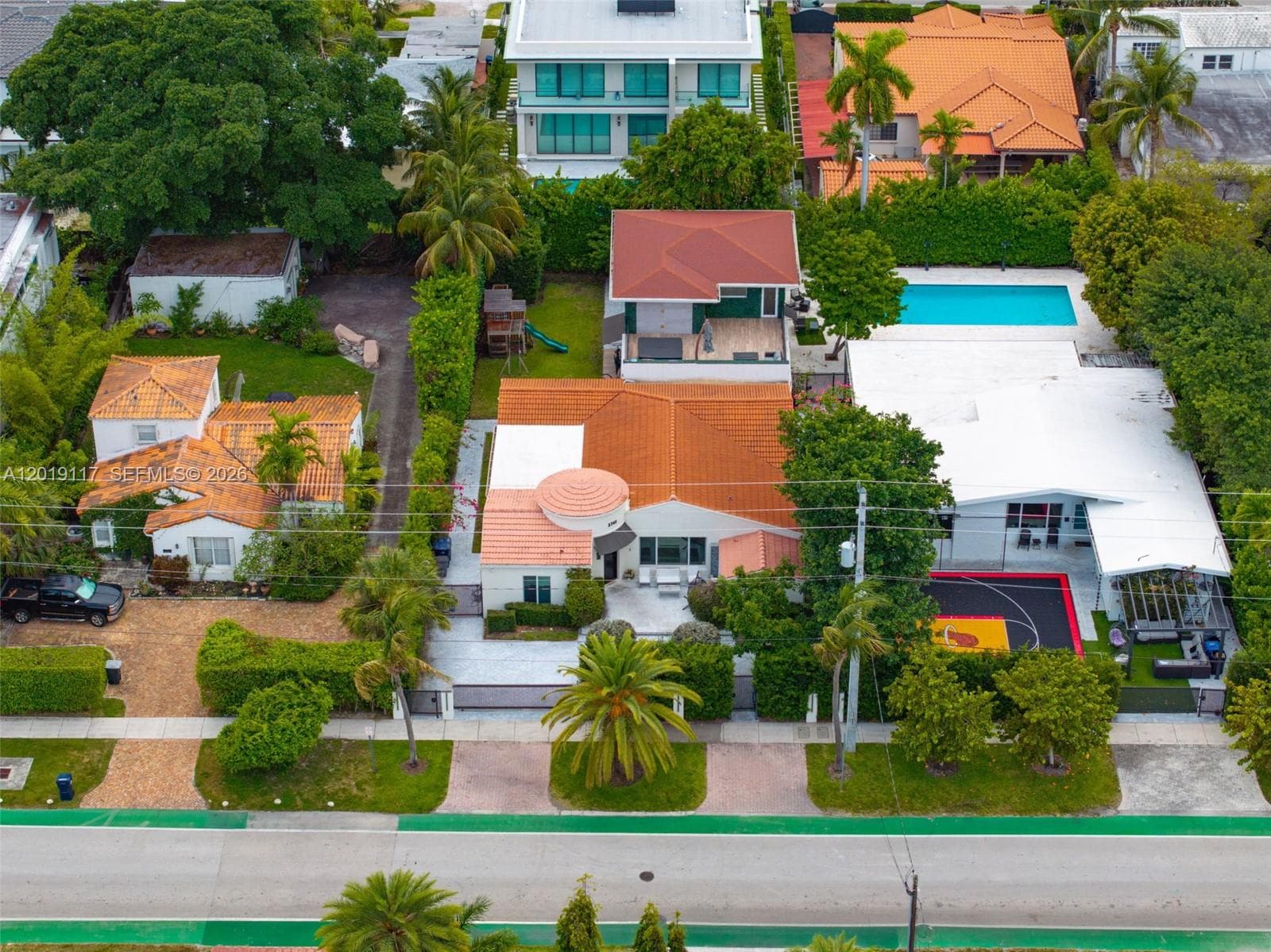 A12019117 — Miami Beach — 53