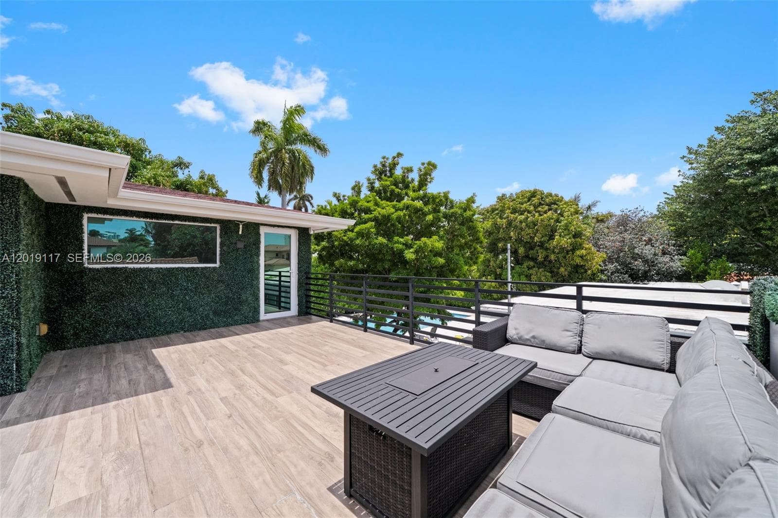 A12019117 — Miami Beach — 28
