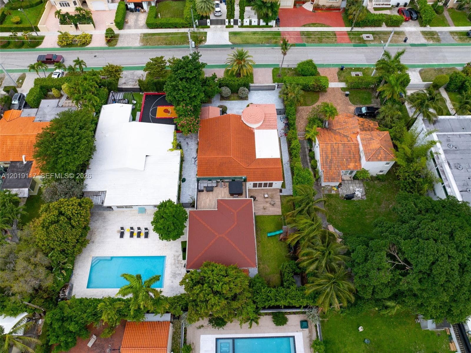A12019117 — Miami Beach — 51
