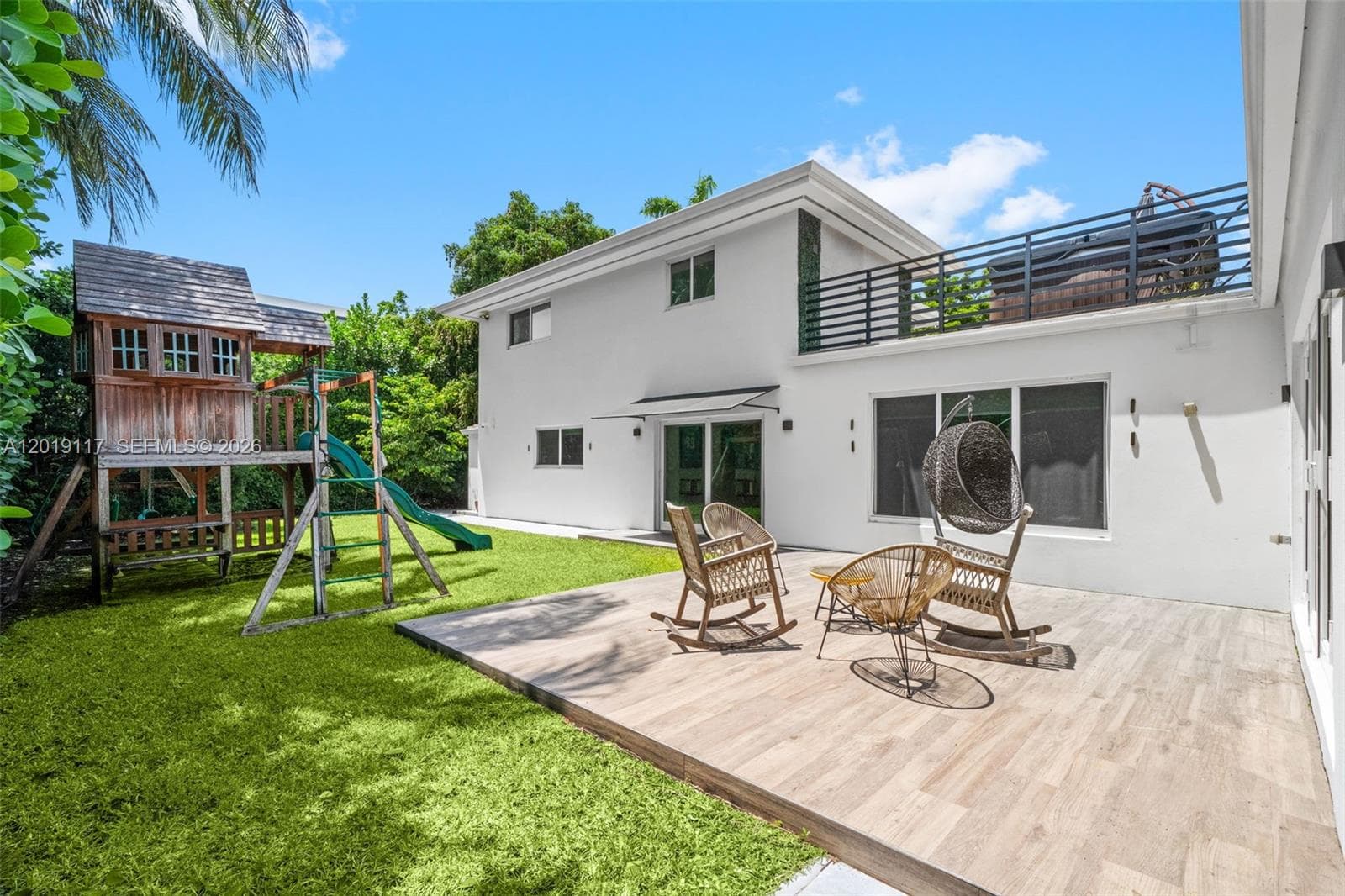 A12019117 — Miami Beach — 29