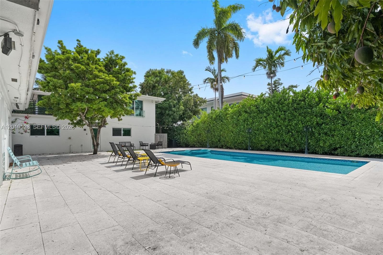 A12019128 — Miami Beach — 16