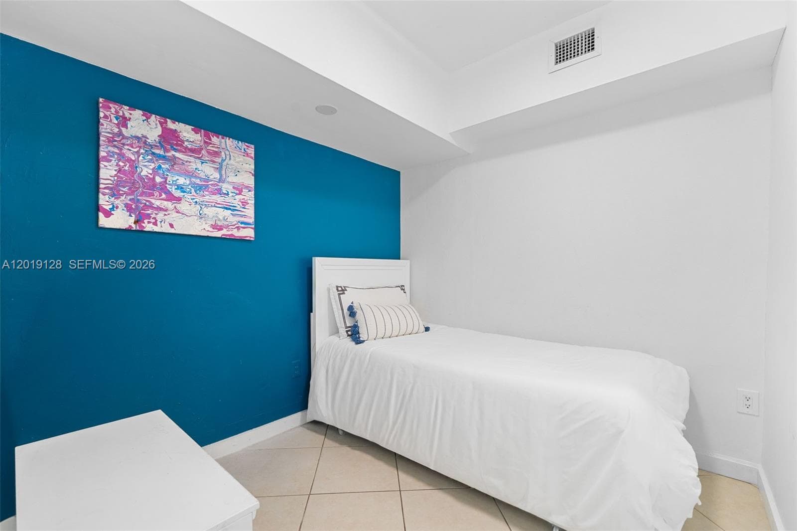 A12019128 — Miami Beach — 24