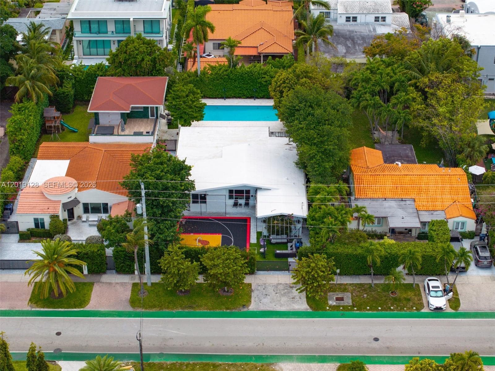 A12019128 — Miami Beach — 34