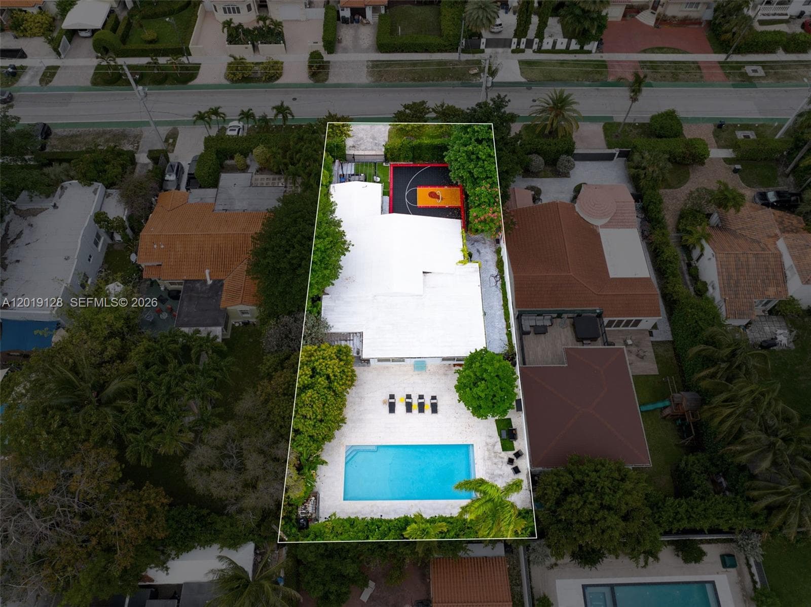 A12019128 — Miami Beach — 33