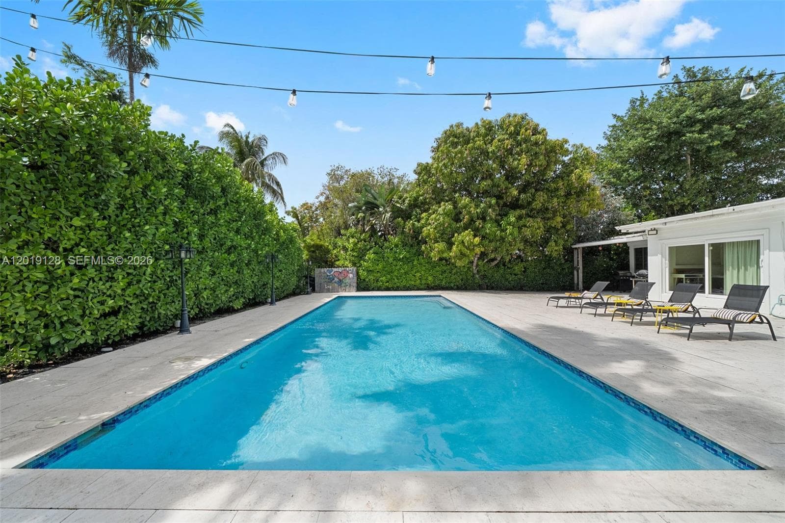 A12019128 — Miami Beach — 18