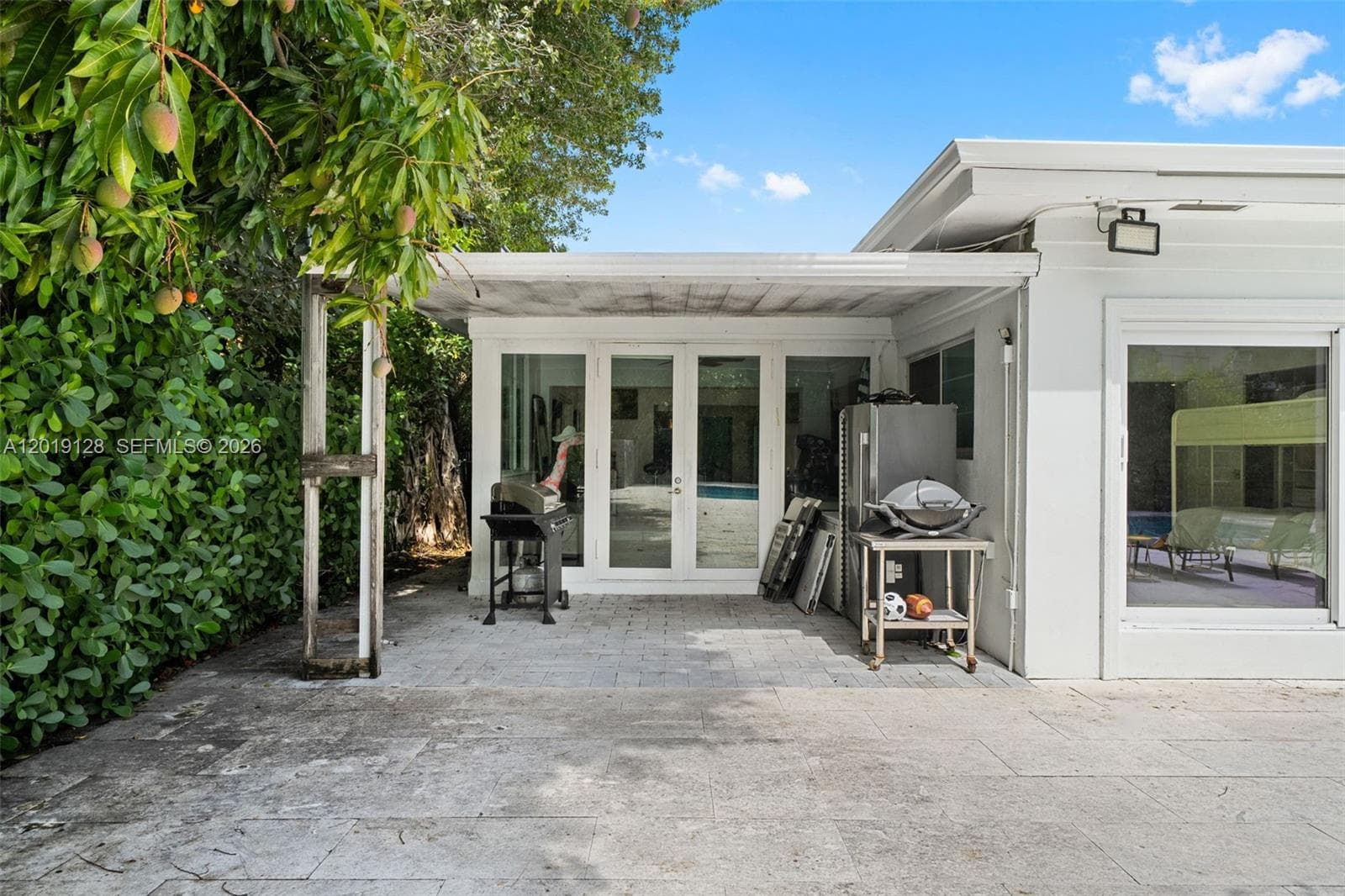 A12019128 — Miami Beach — 15