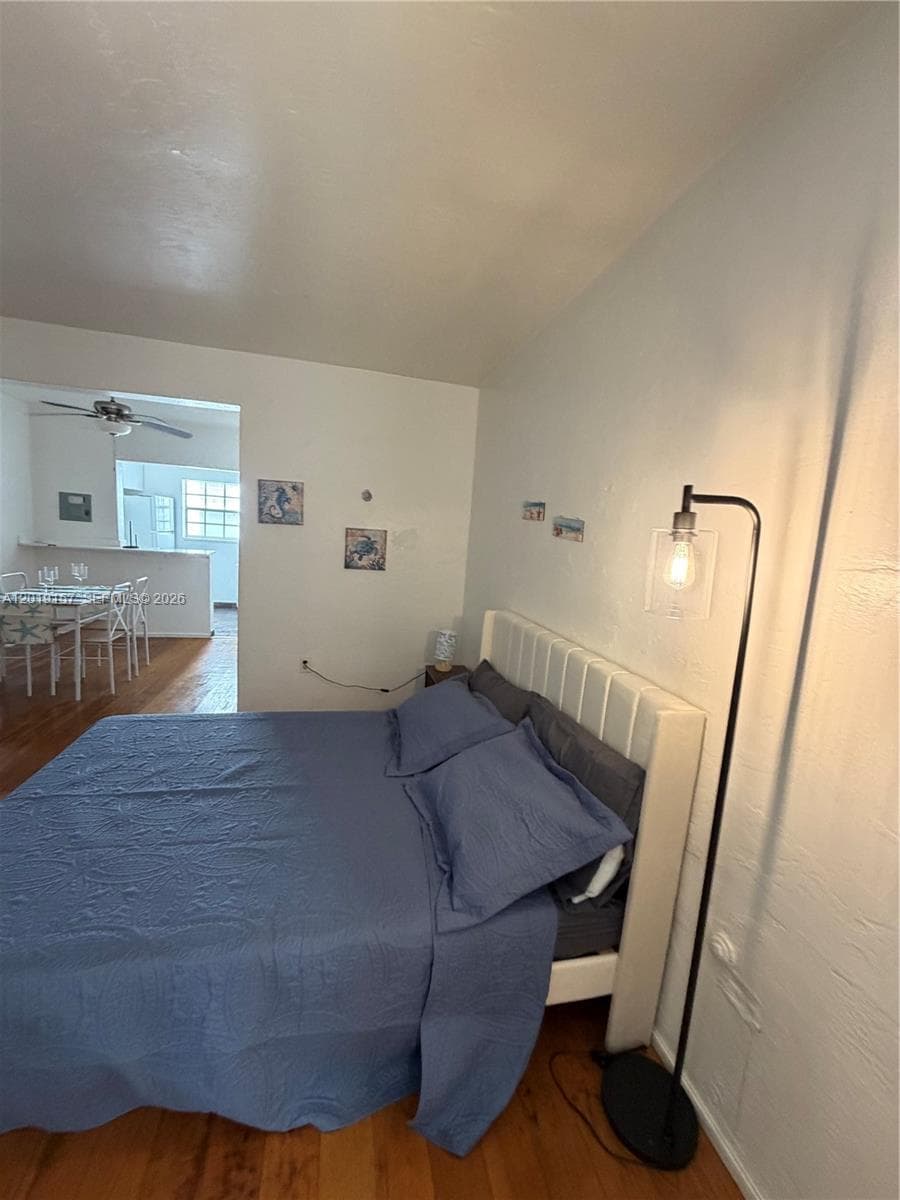 A12019157 — Miami Beach — 2