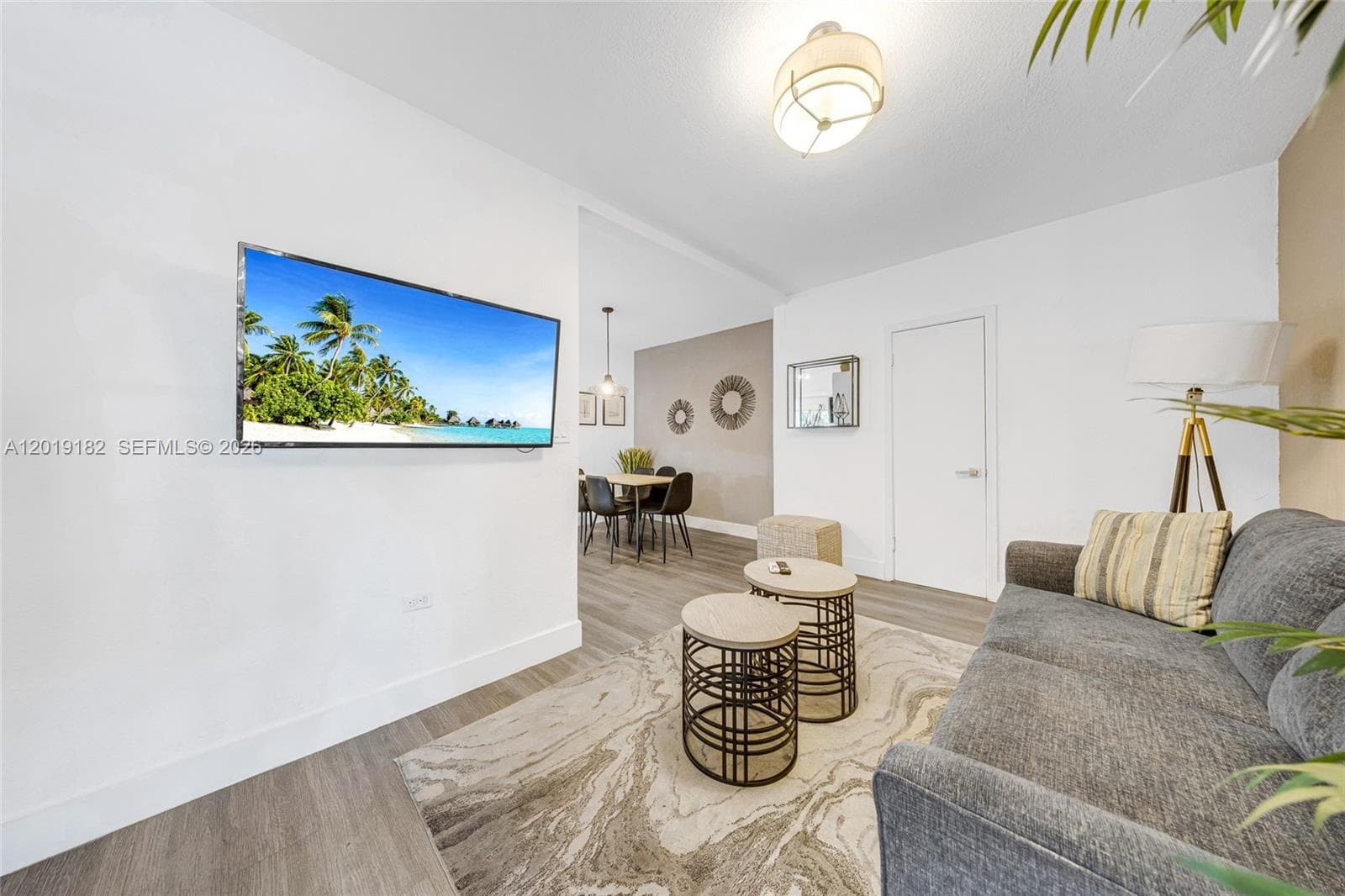 A12019182 — Miami Beach — 16