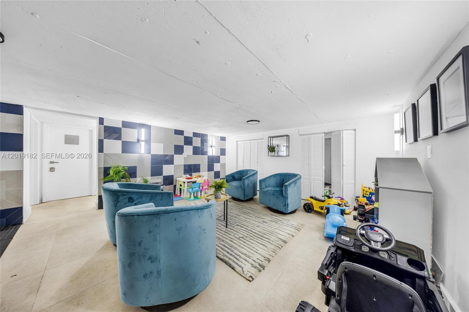 A12019182 — Miami Beach — 22