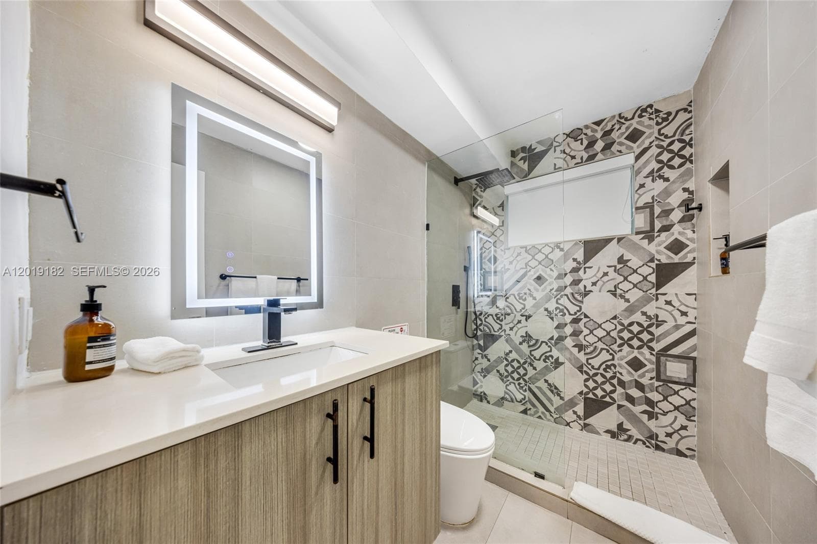 A12019182 — Miami Beach — 9