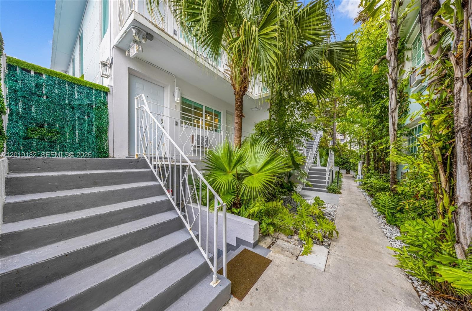 A12019182 — Miami Beach — 4