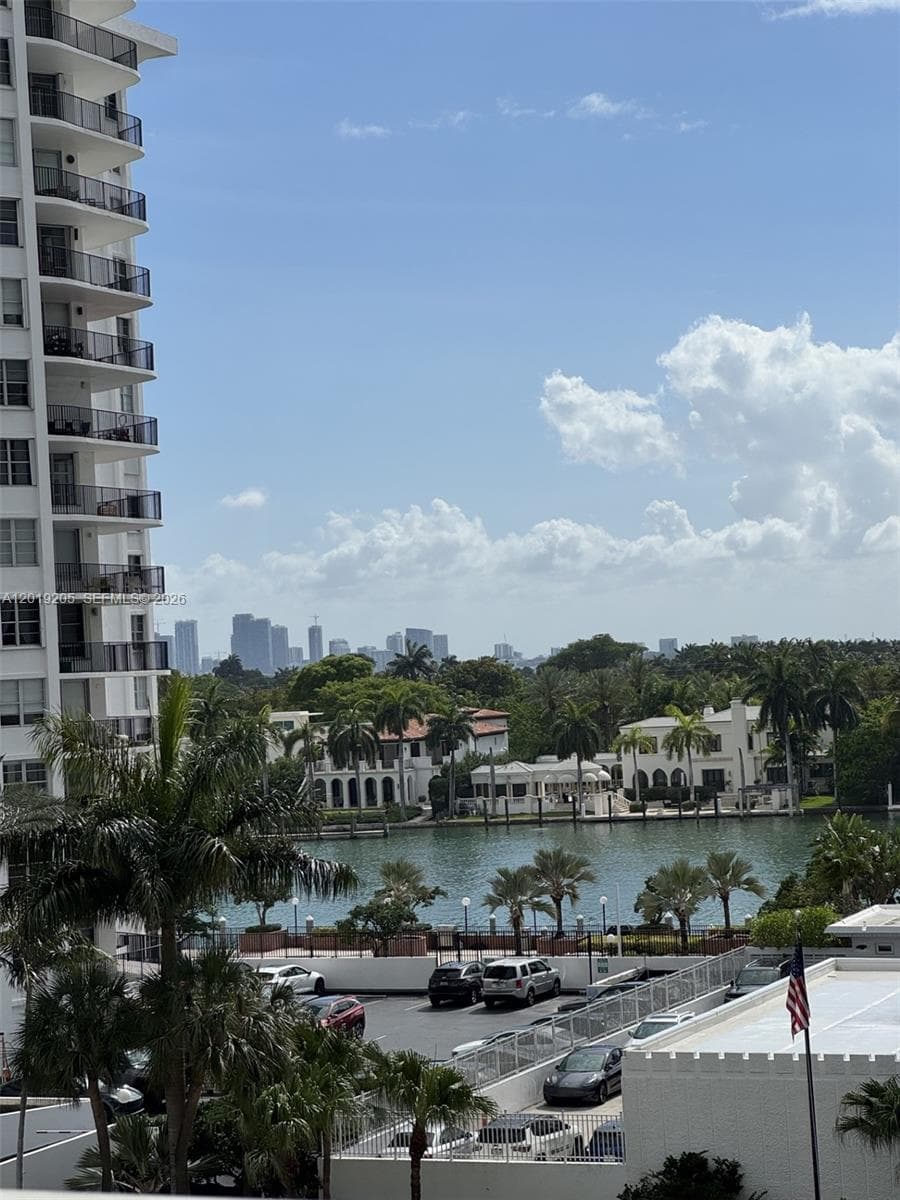 A12019205 — Miami Beach — 13