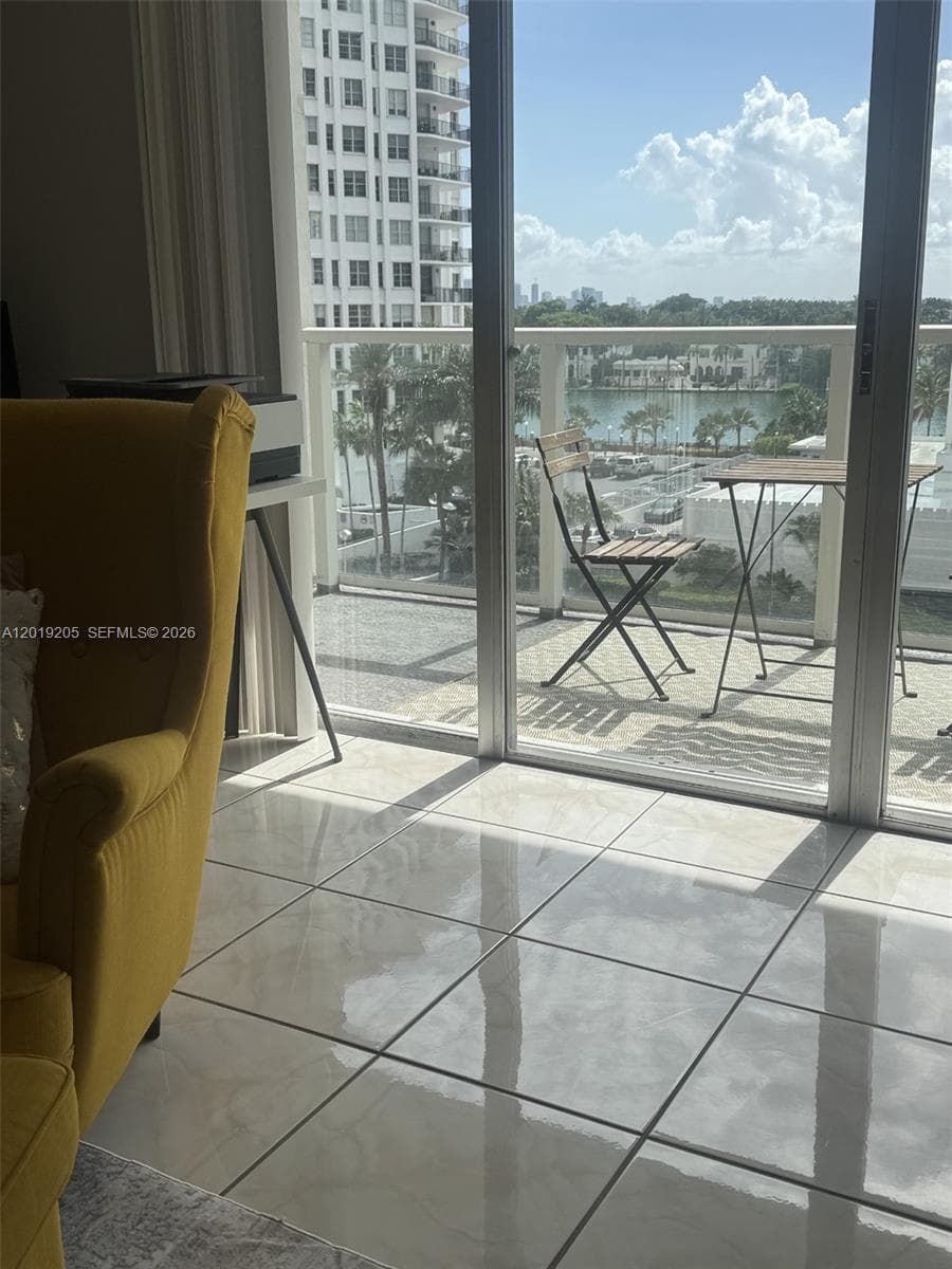 A12019205 — Miami Beach — 12