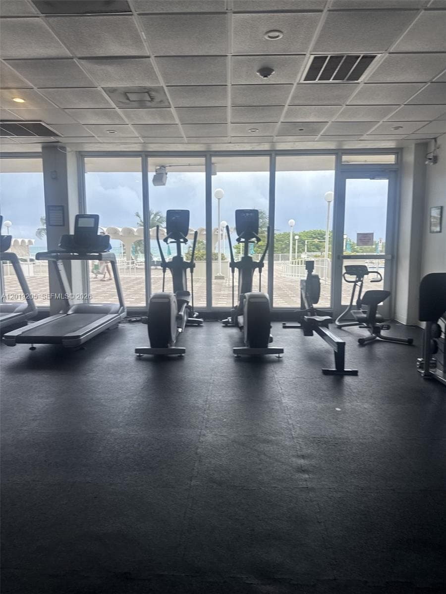A12019205 — Miami Beach — 32
