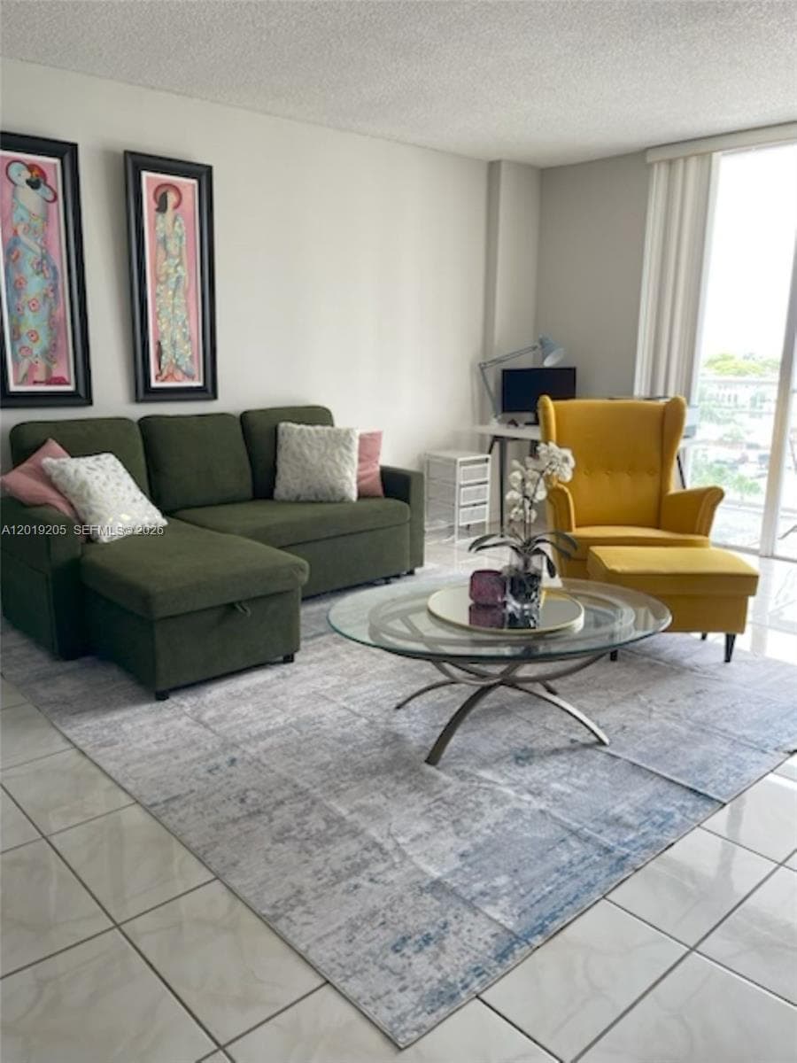 A12019205 — Miami Beach — 9