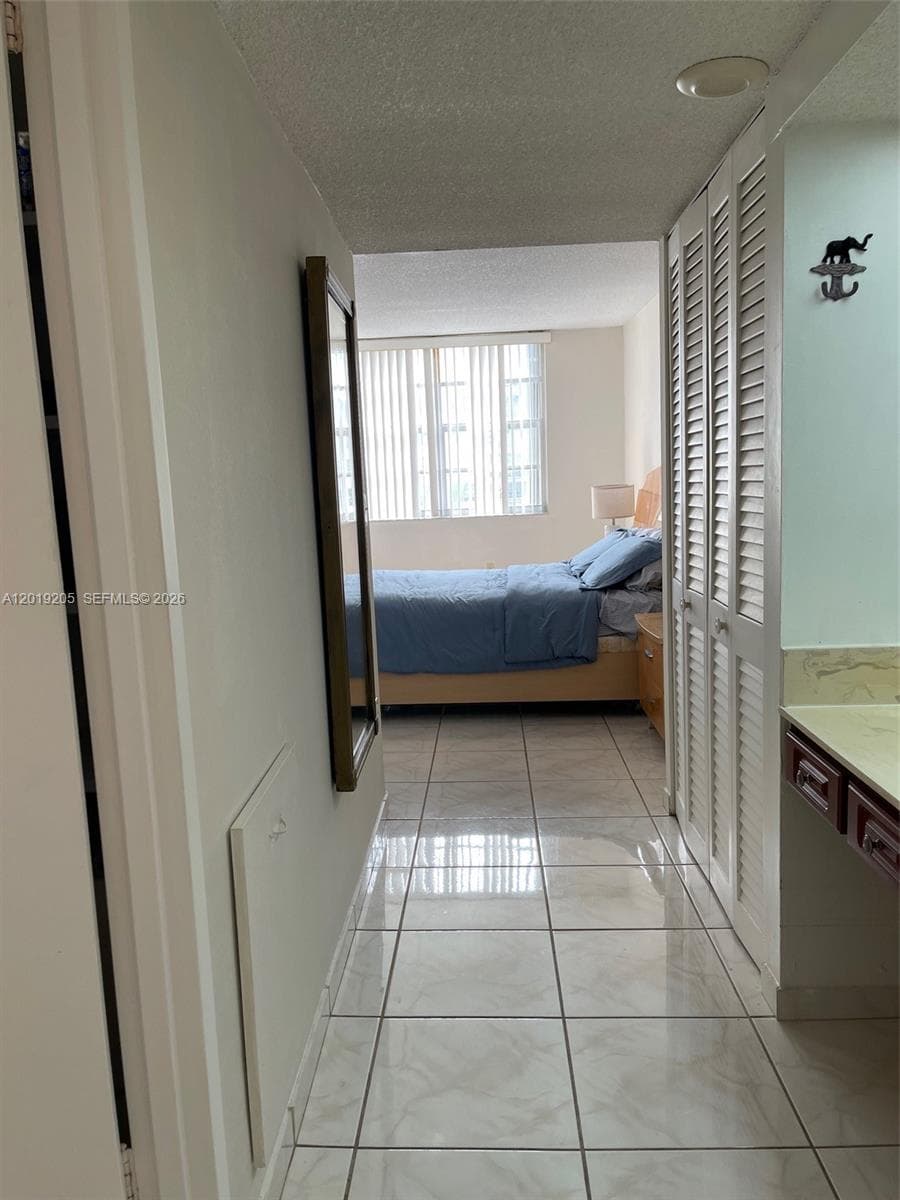 A12019205 — Miami Beach — 14