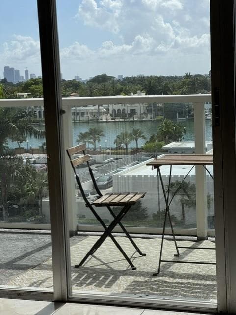 A12019205 — Miami Beach — 41