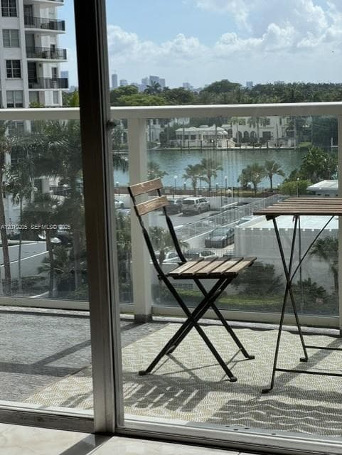 A12019205 — Miami Beach — 11
