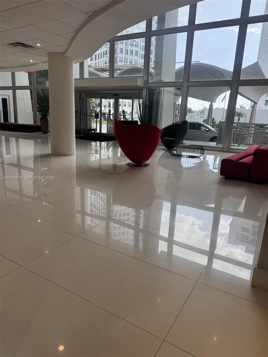 A12019205 — Miami Beach — 4