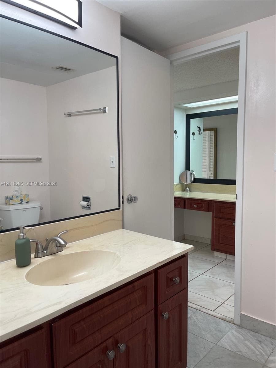 A12019205 — Miami Beach — 21