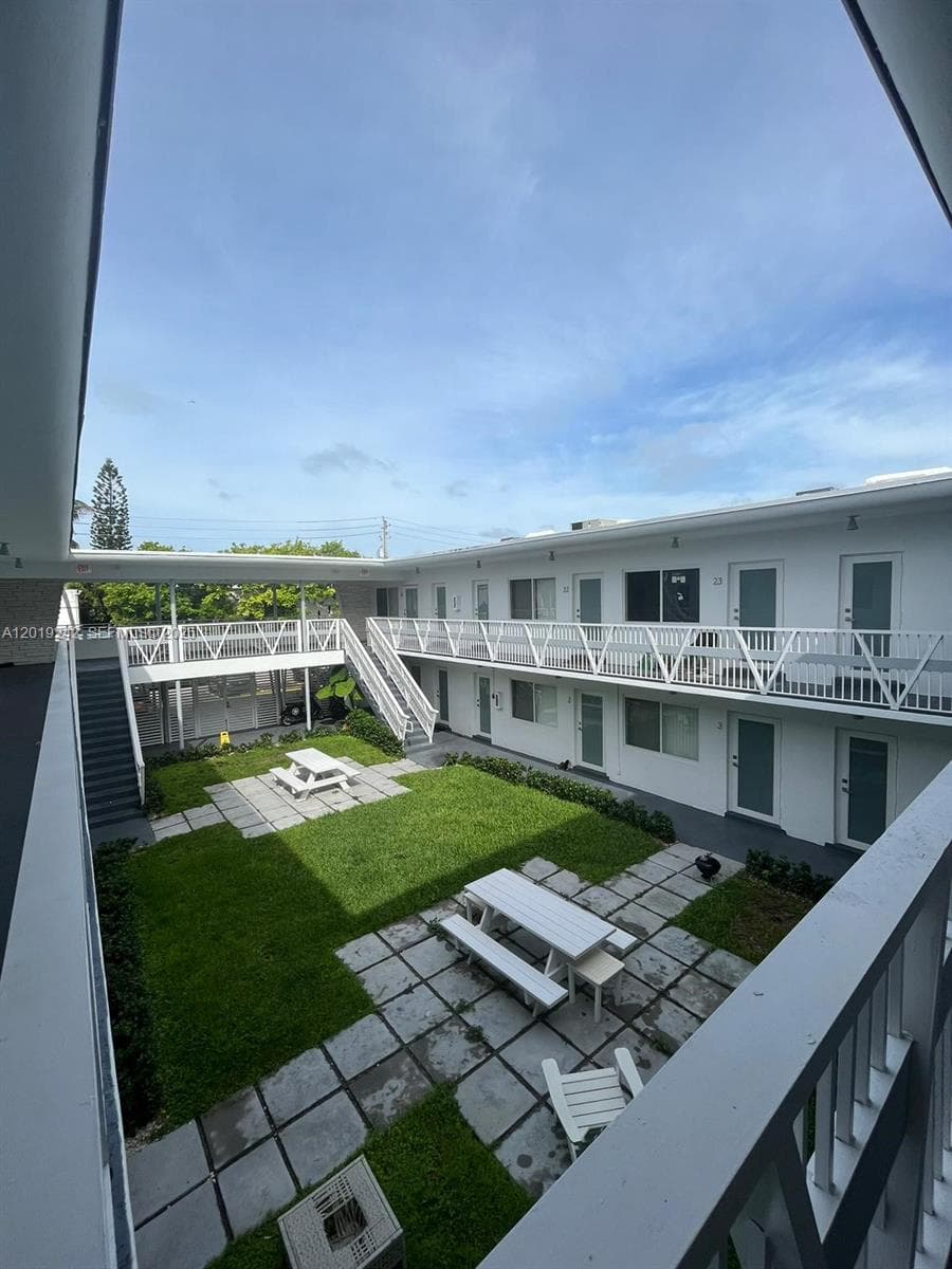 A12019242 — Miami Beach — 2