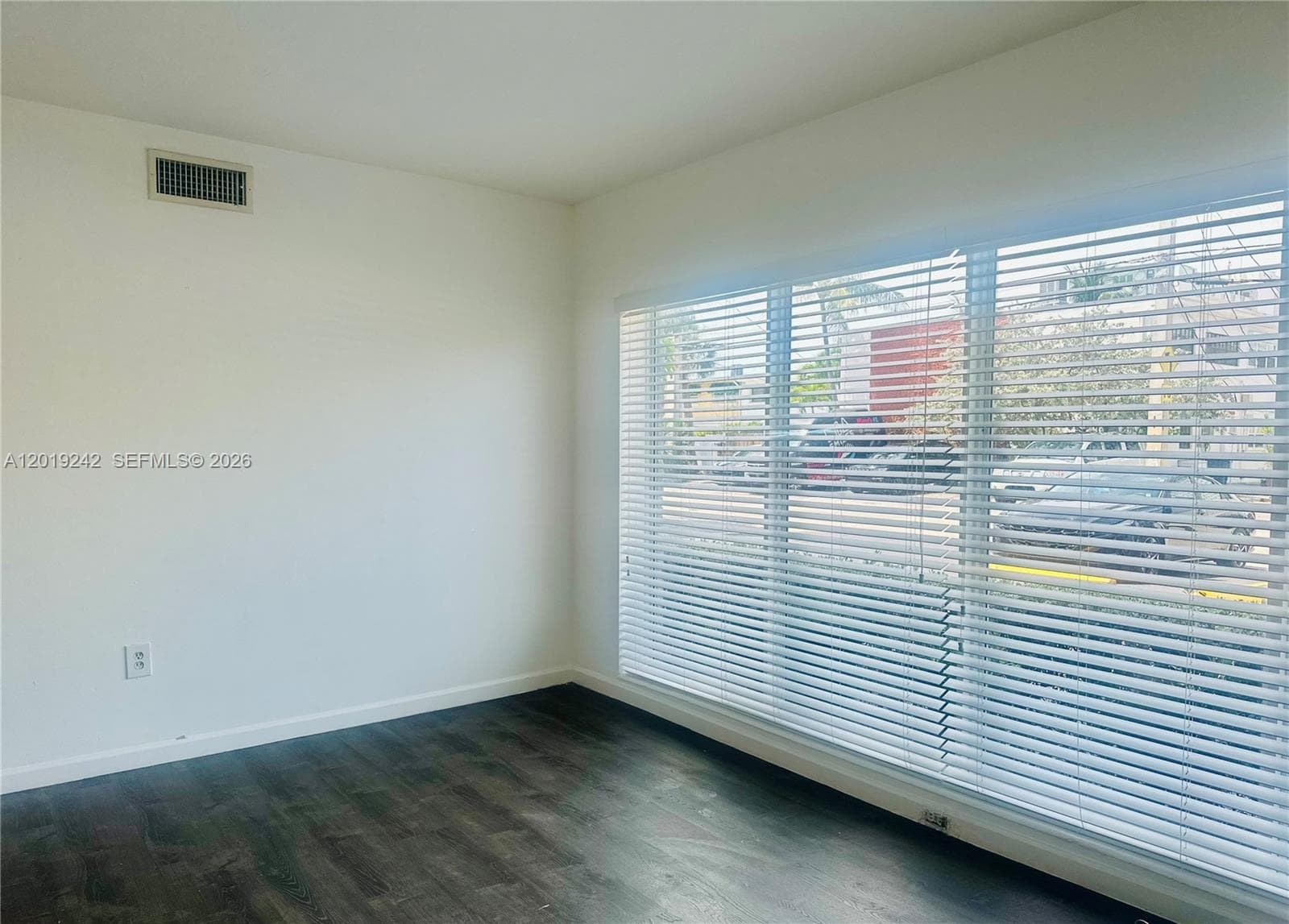 A12019242 — Miami Beach — 12