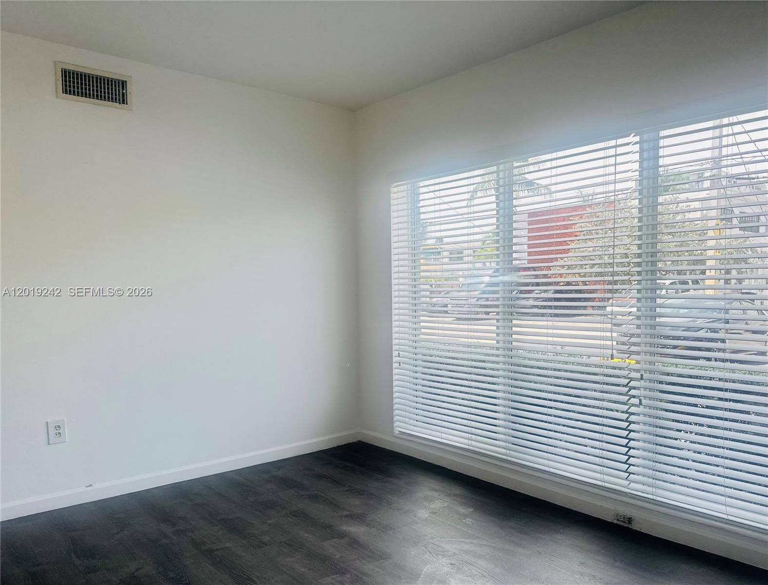 A12019242 — Miami Beach — 11
