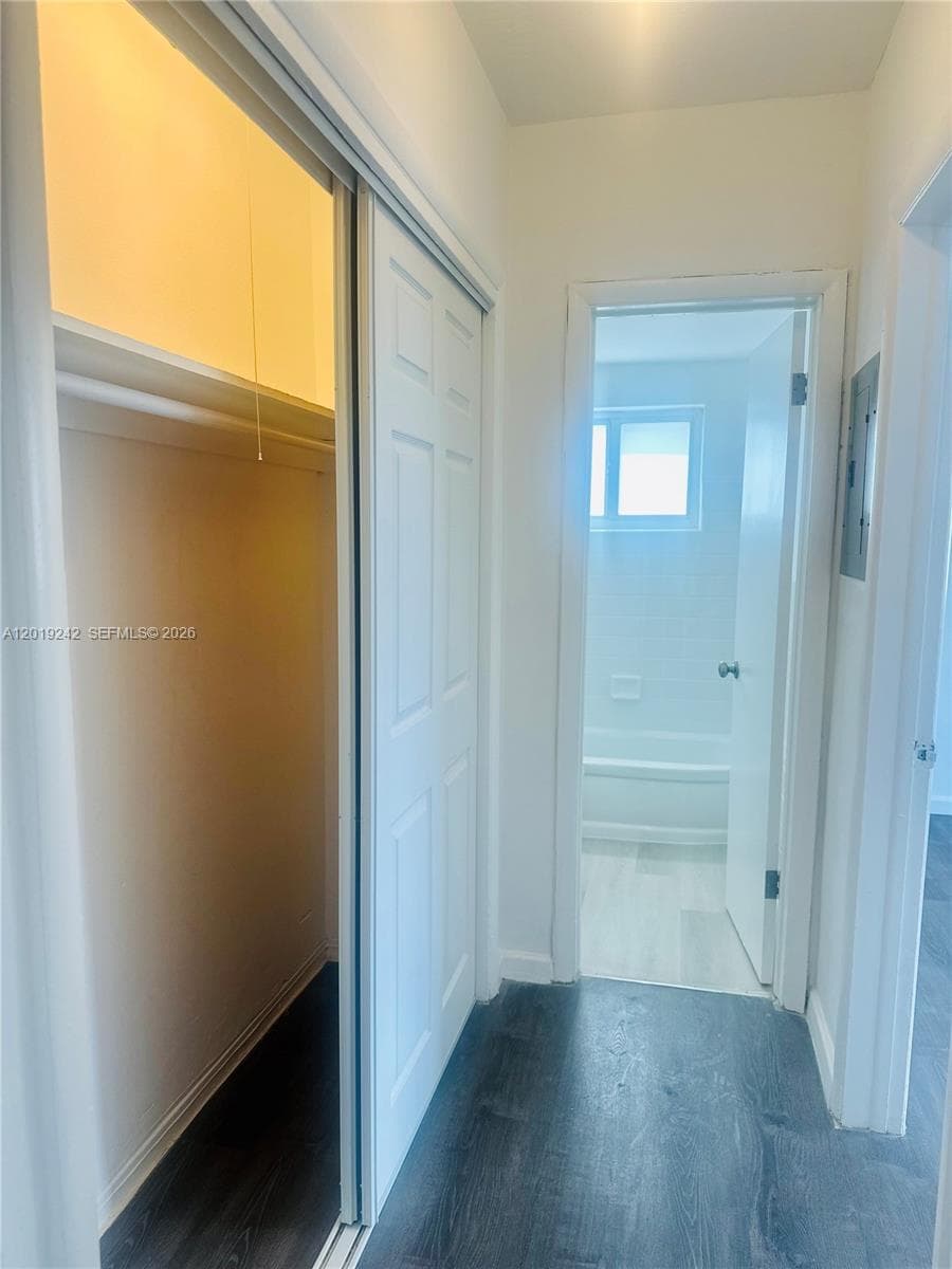 A12019242 — Miami Beach — 8