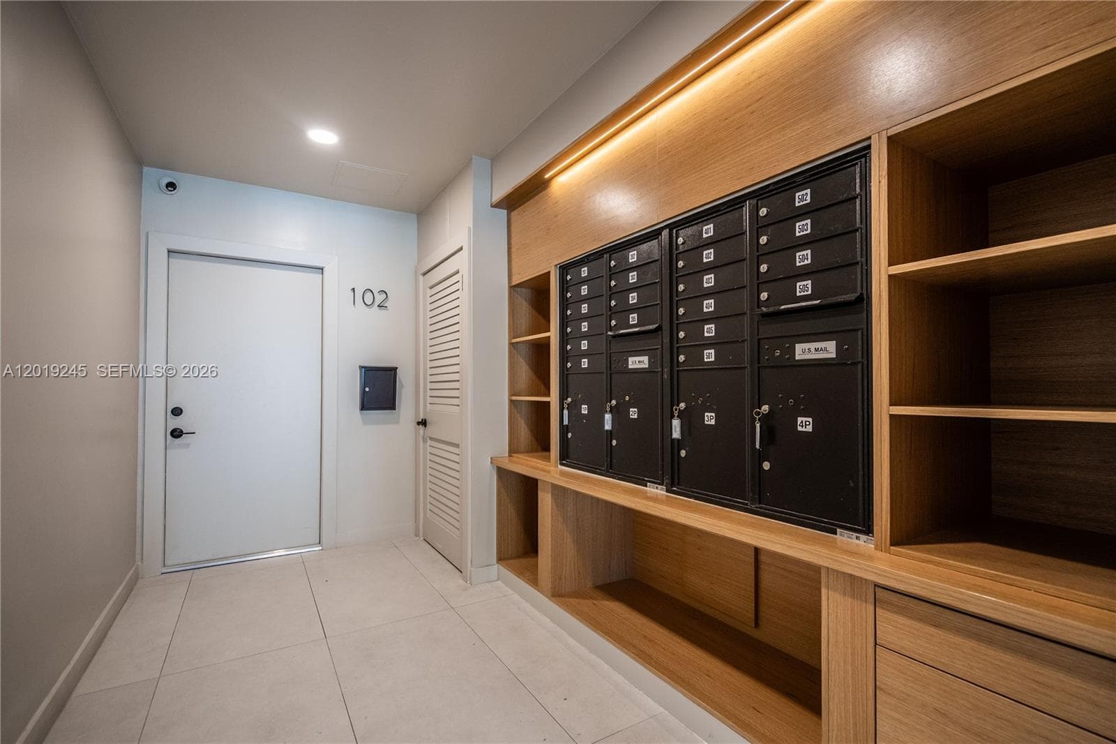 A12019245 — Miami Beach — 22