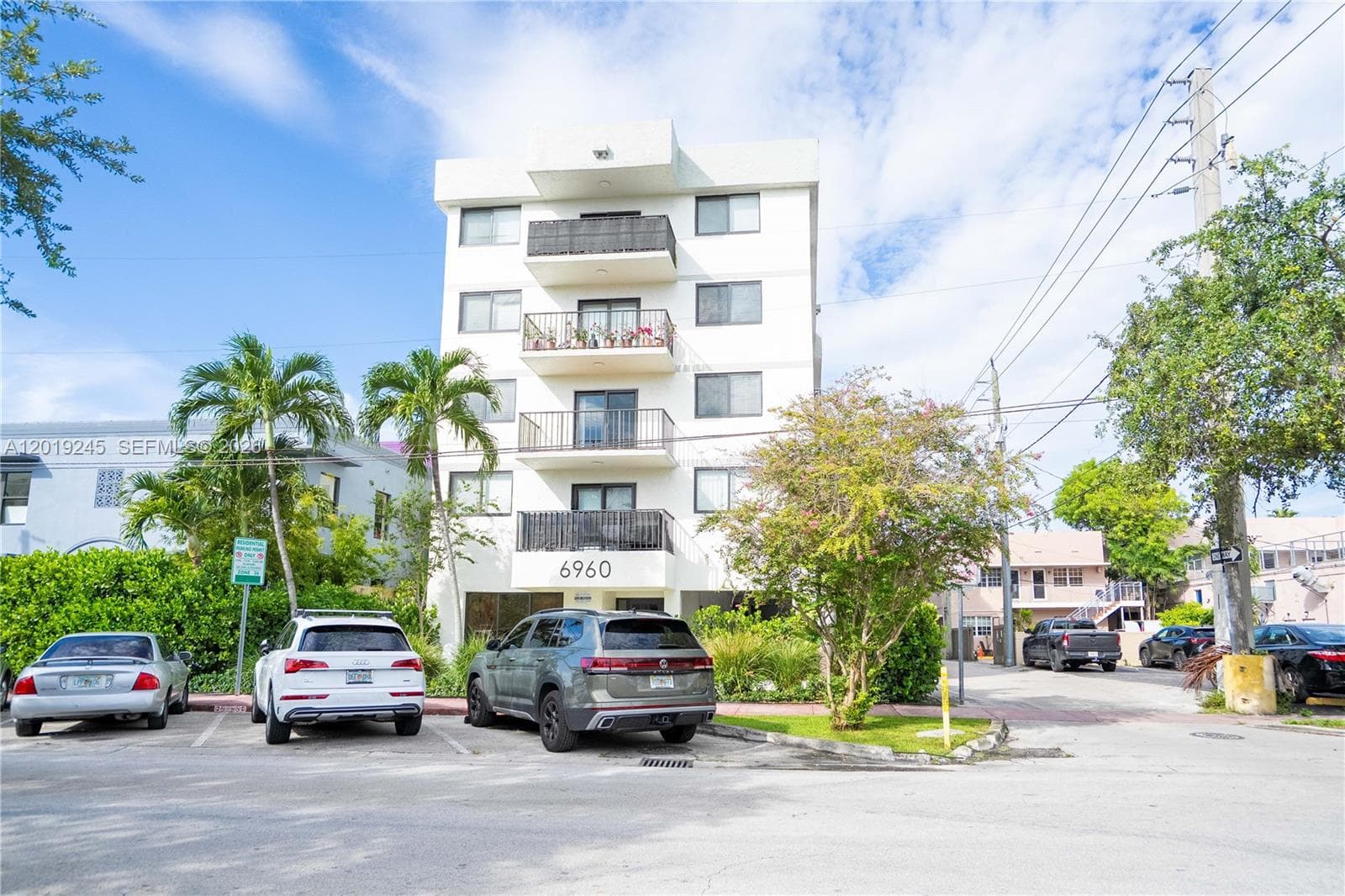 A12019245 — Miami Beach — 20