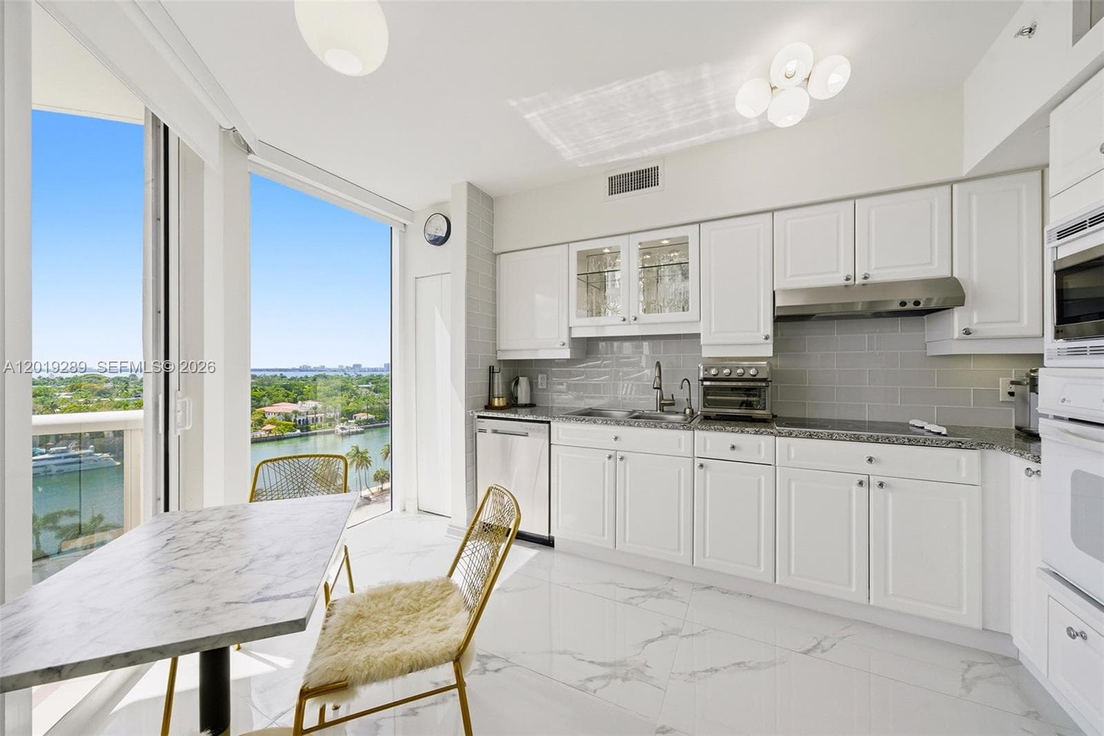 A12019289 — Miami Beach — 6