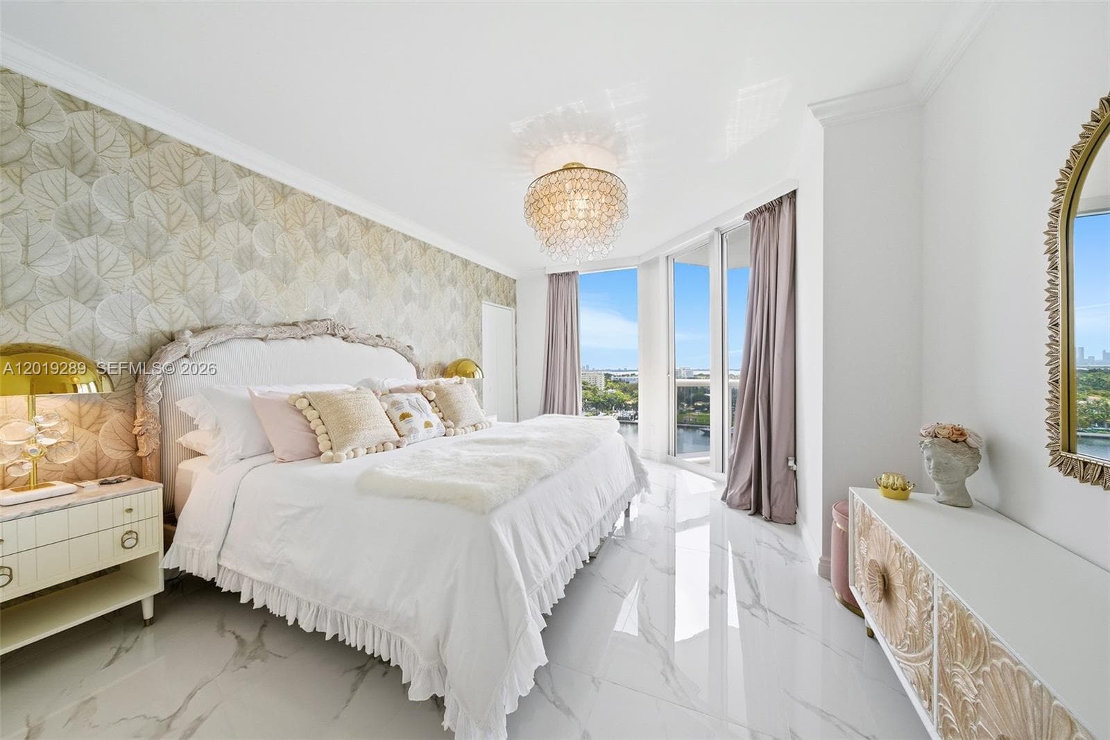 A12019289 — Miami Beach — 8
