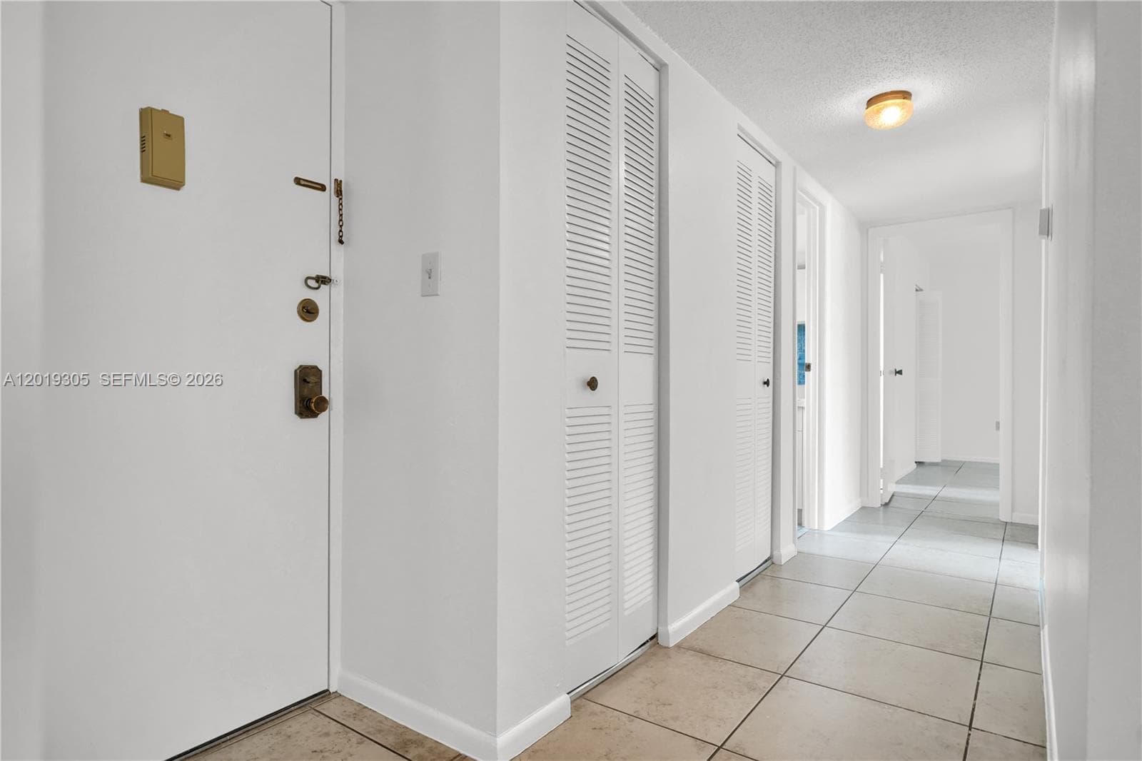 A12019305 — Miami Beach — 14