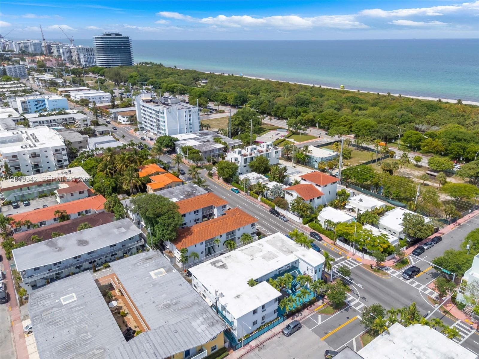 A12019342 — Miami Beach — 22