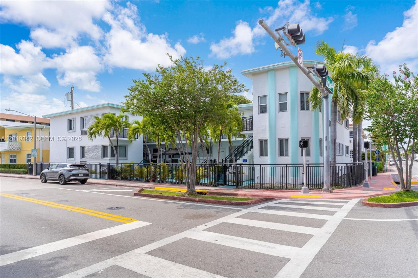 A12019342 — Miami Beach — 14