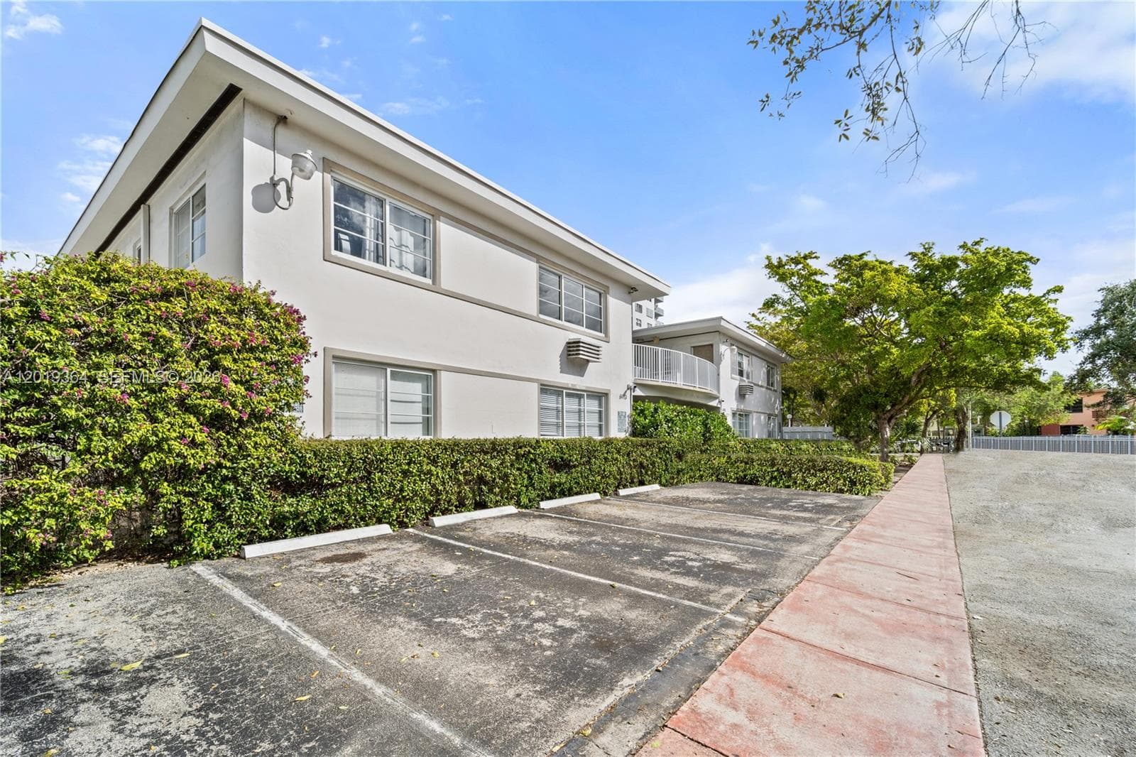 A12019364 — Miami Beach — 18