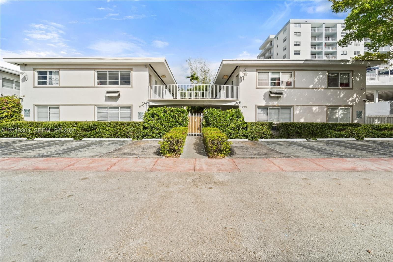 A12019364 — Miami Beach — 19