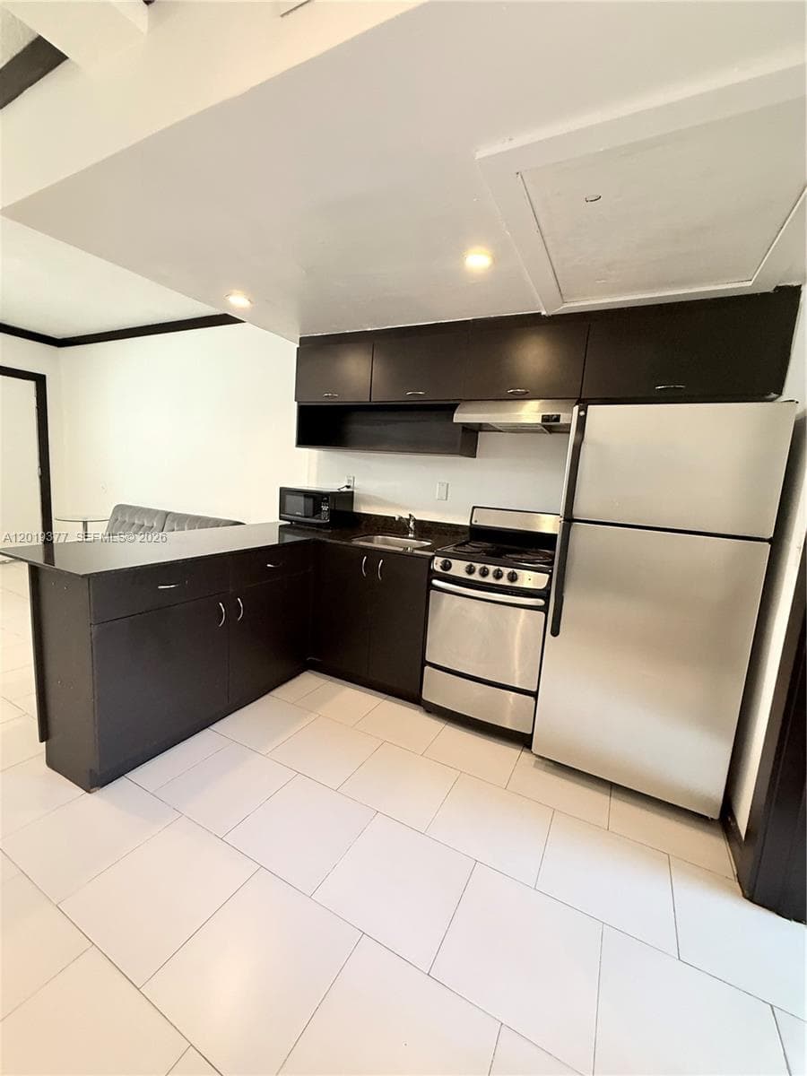 A12019377 — Miami Beach — 4