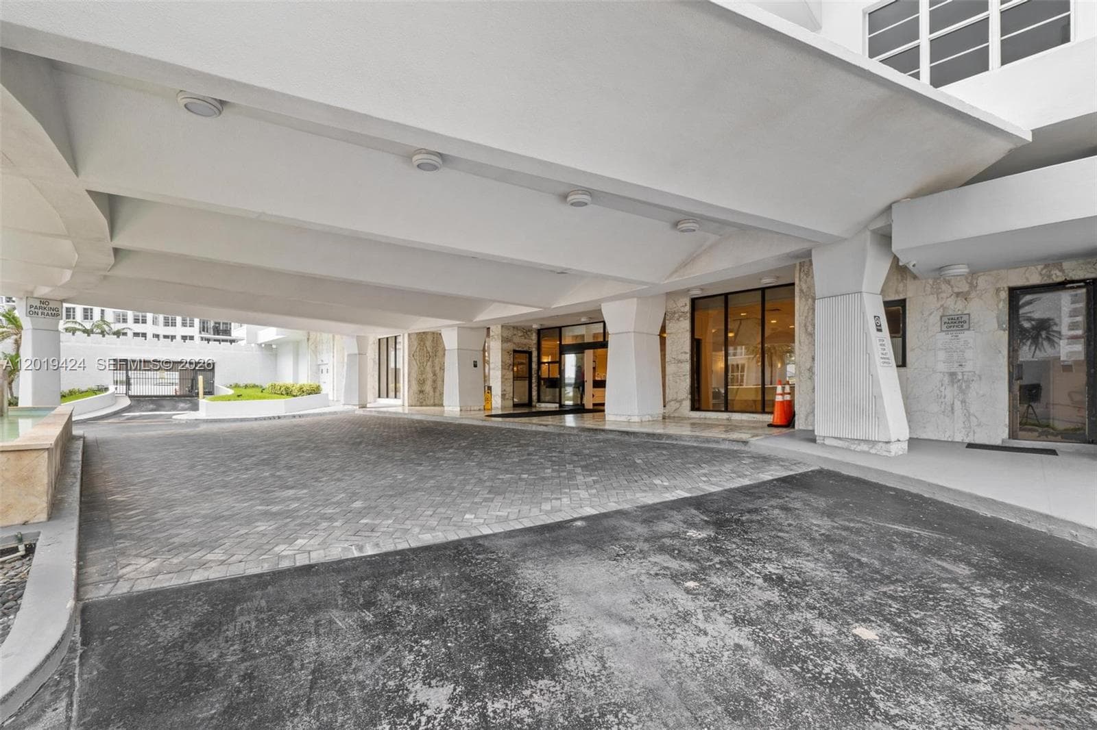 A12019424 — Miami Beach — 26