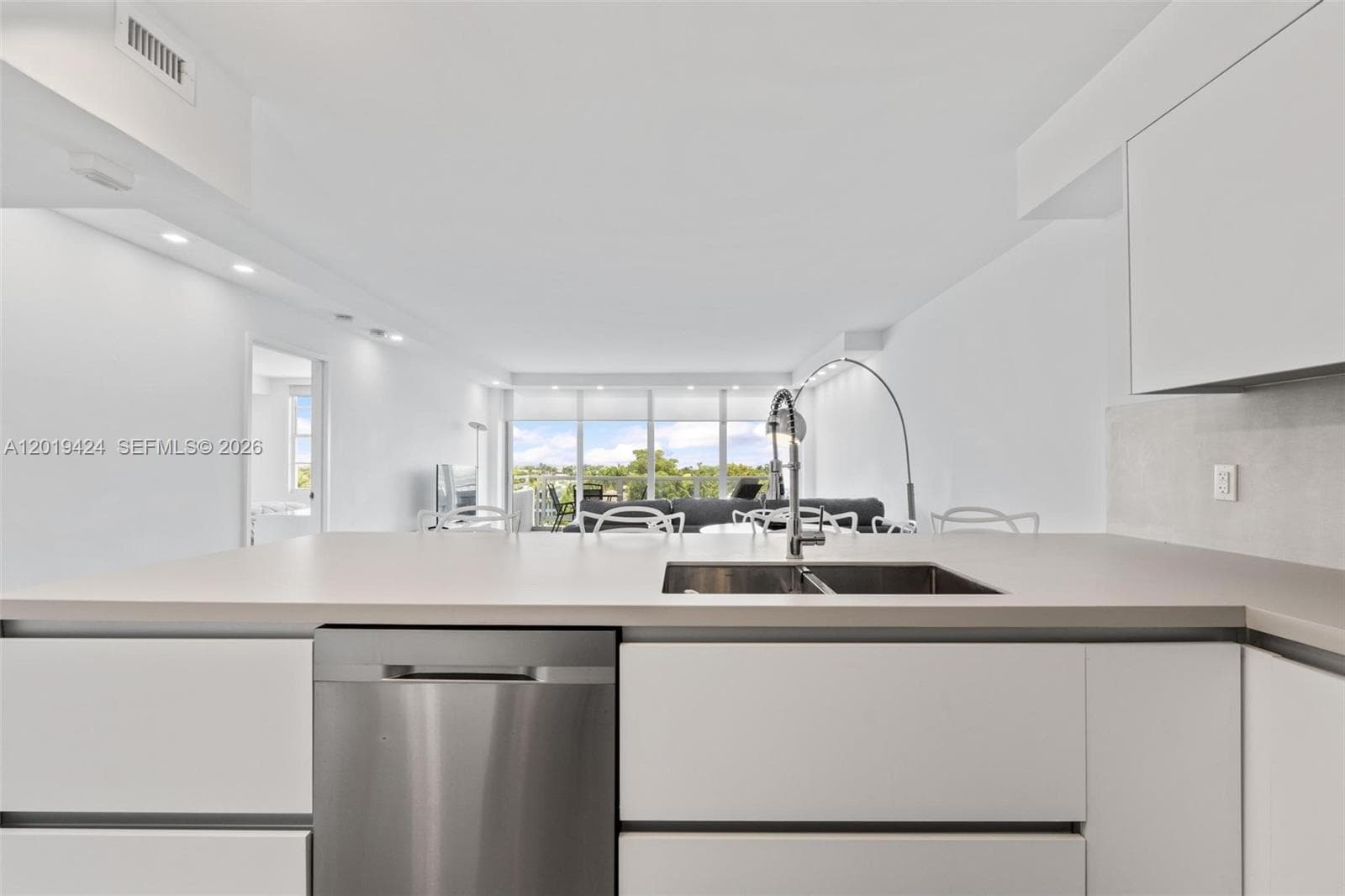 A12019424 — Miami Beach — 9