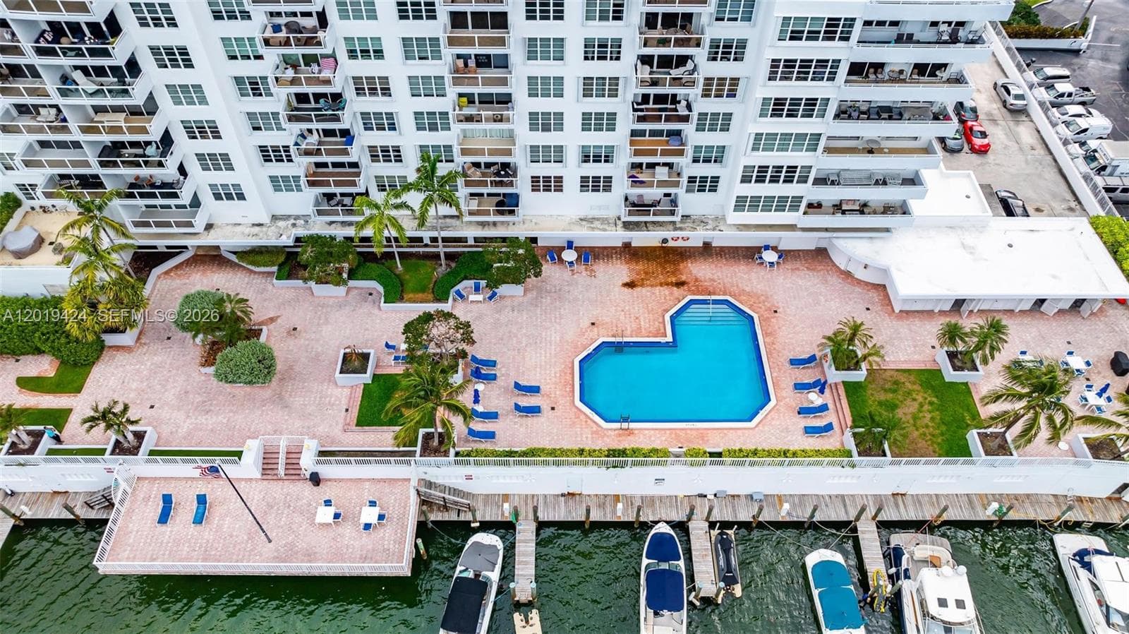 A12019424 — Miami Beach — 30