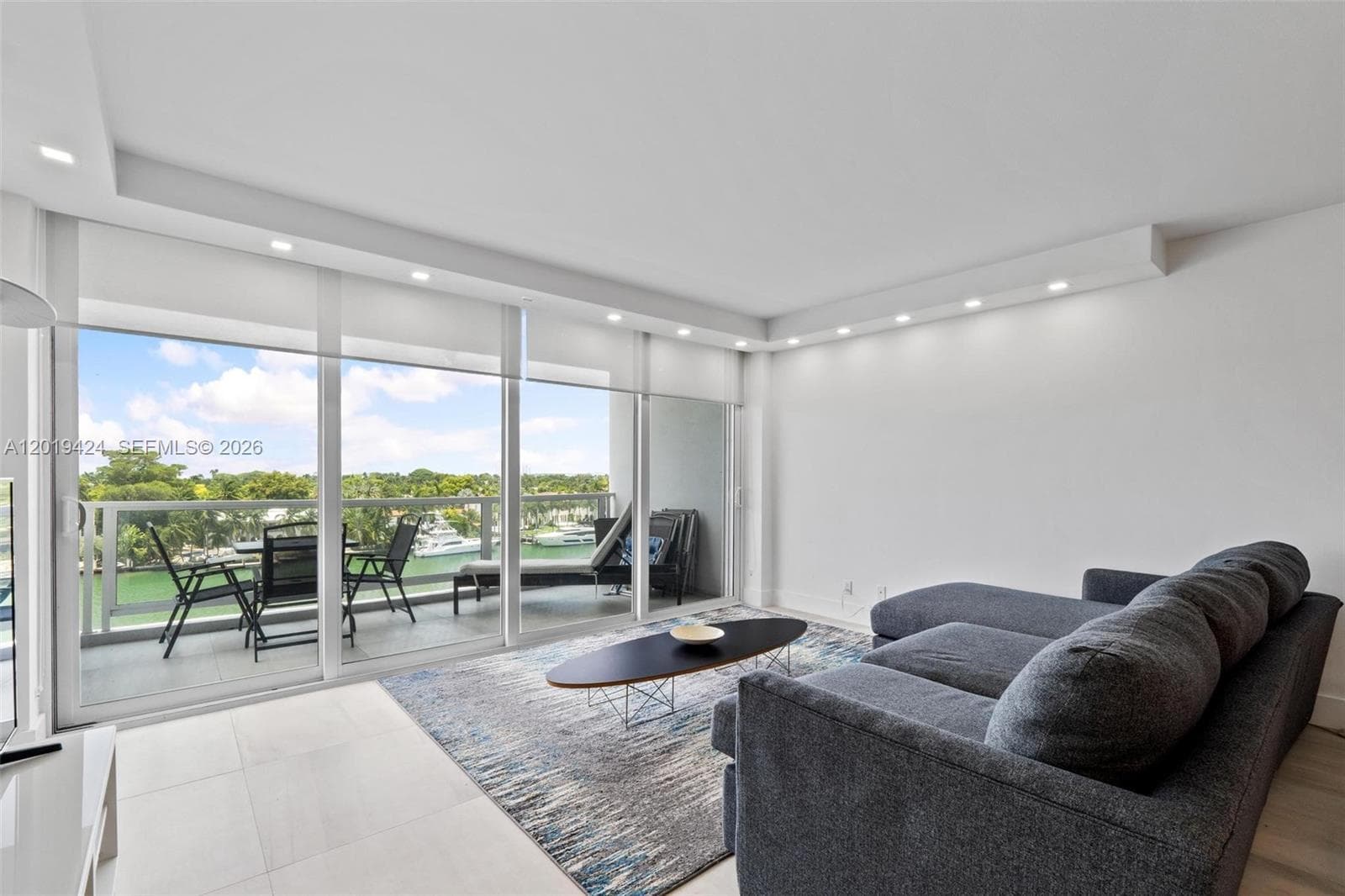 A12019424 — Miami Beach — 14