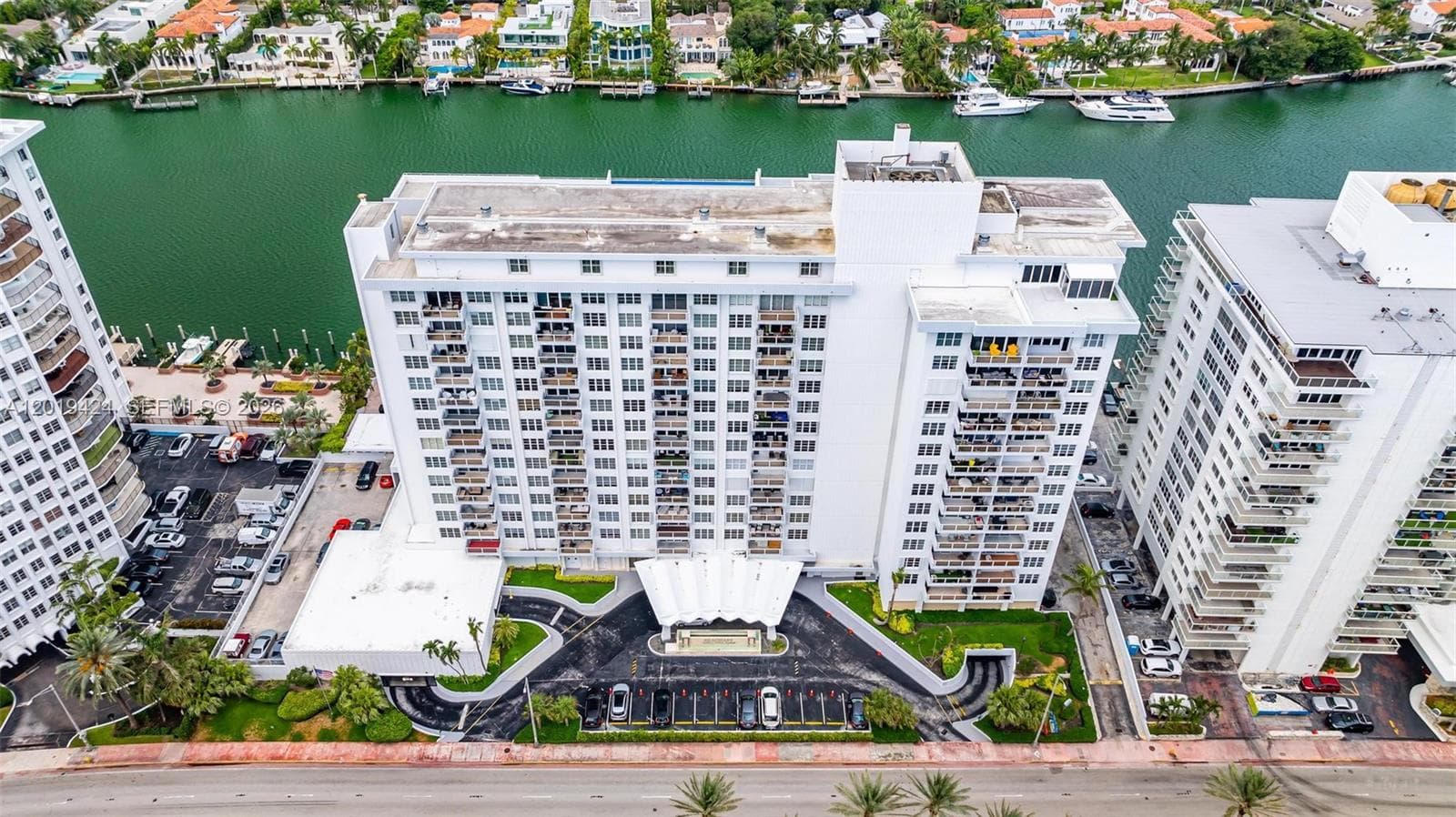 A12019424 — Miami Beach — 29
