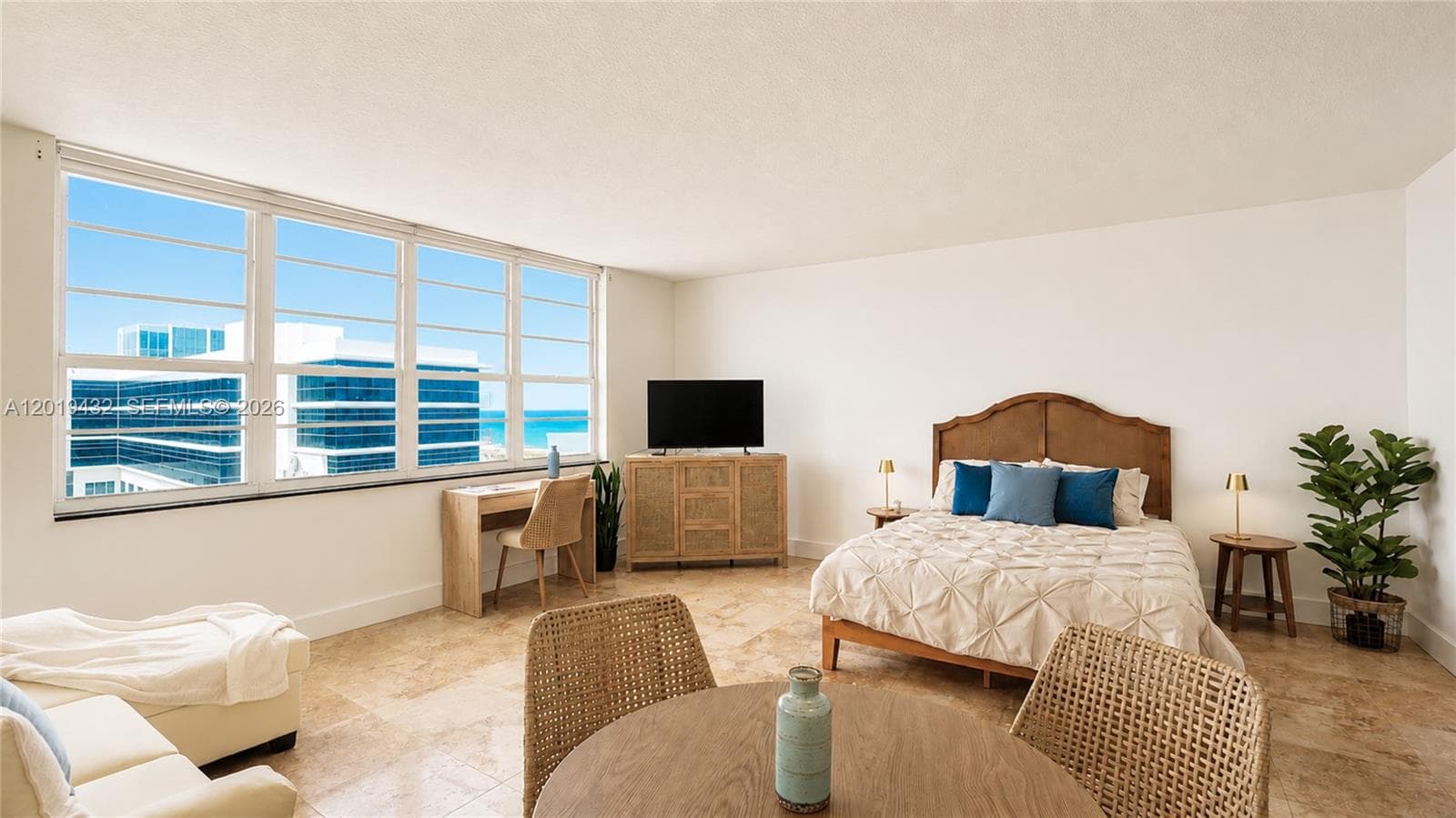 A12019432 — Miami Beach — 2