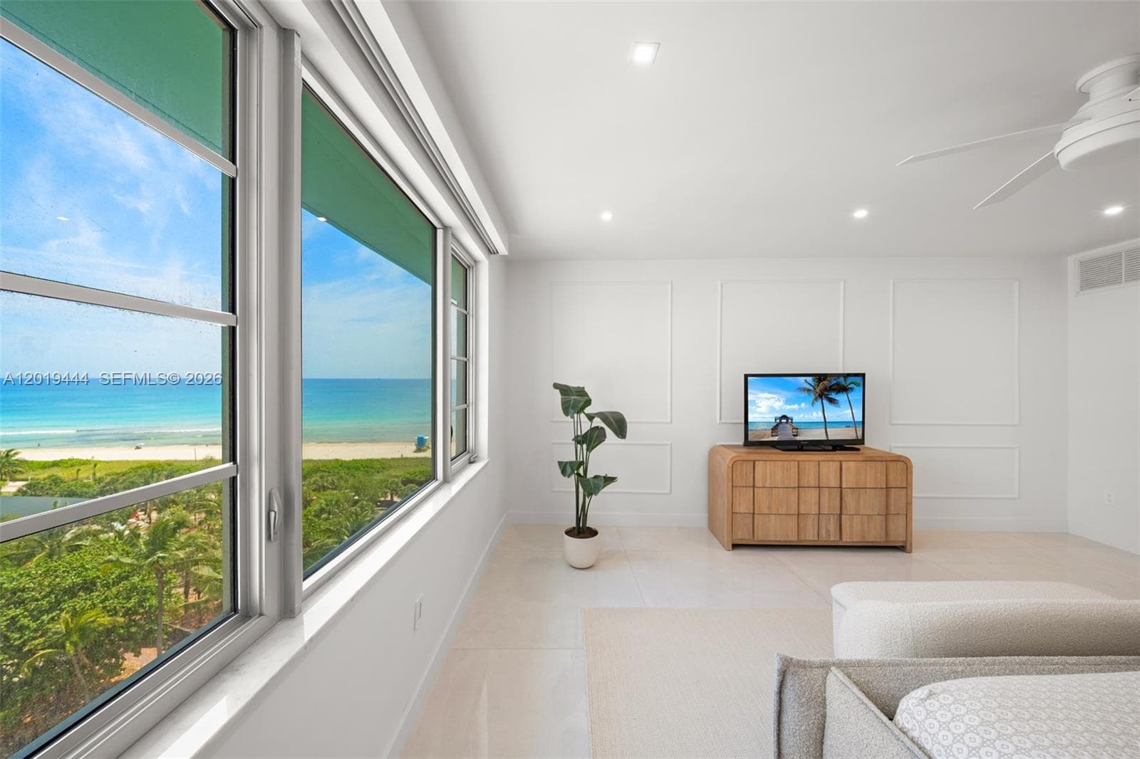 A12019444 — Miami Beach — 17